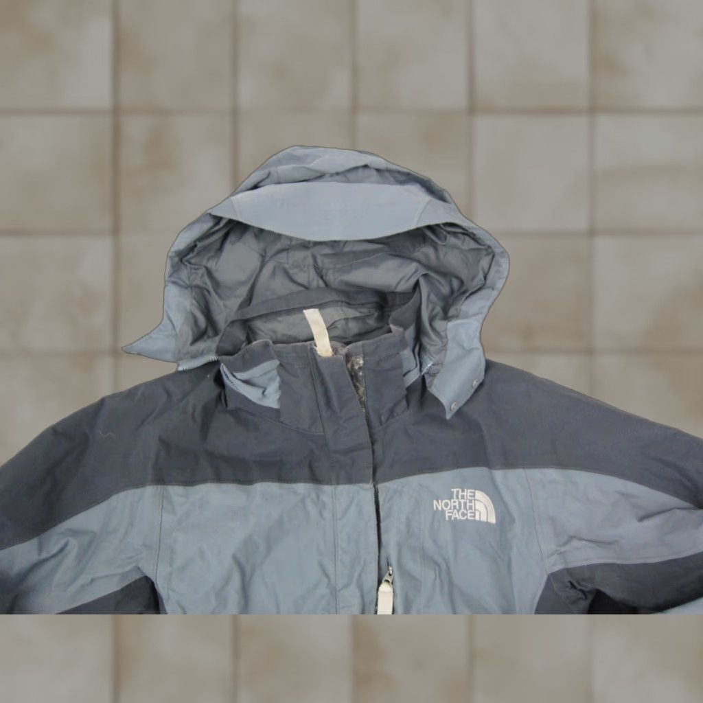 The North Face VINTAGE The North Face Jacket Womens Medium Gray Zip Up Windbreaker Hyvent 90s Retro All Seasons Full Zip Lightweight Regular Size M Womens Size M / US 6-8 / IT 42-44 - 1 Thumbnail