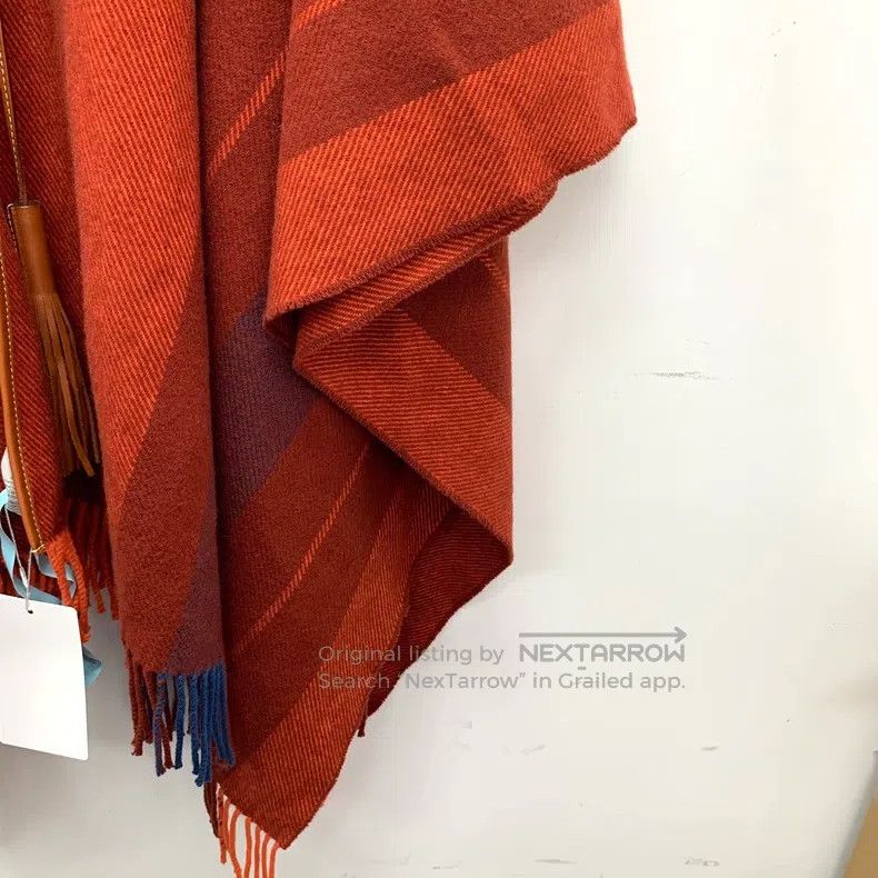 Hermes Hermes size 171*142cm Red Fringe Cashmere Cloak Shawl Size L / US 10 / IT 46 - 4 Thumbnail