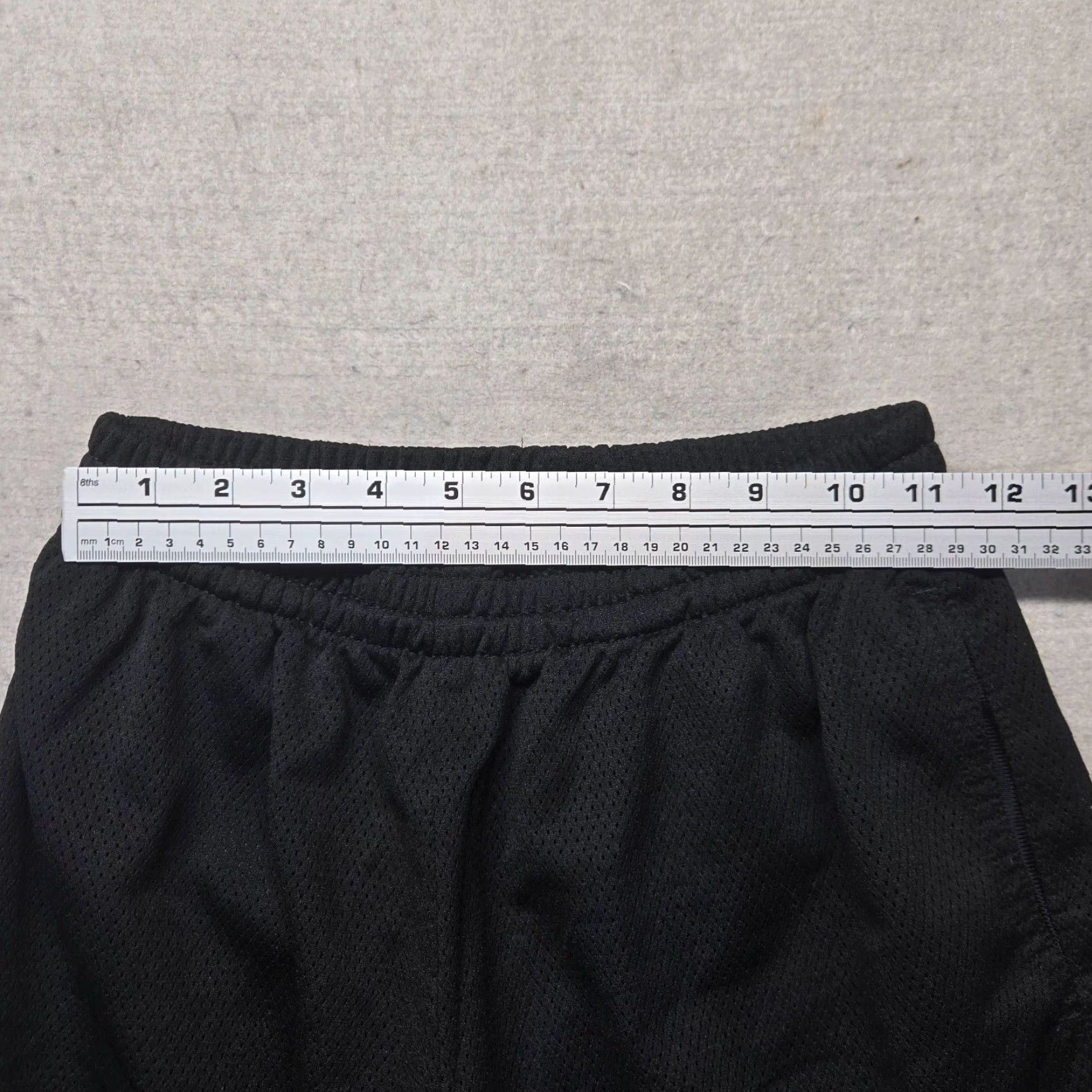 Champion VINTAGE Champion Activewear Shorts Men Adult Large Black Athletic Drawstring Elastic Waist Size US 33 - 3 Thumbnail