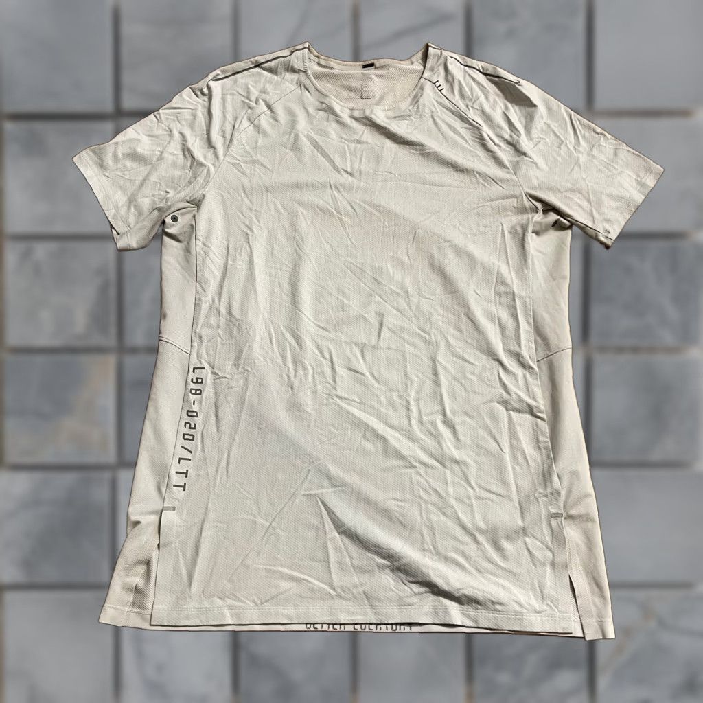 Lululemon Lululemon Shirt Mens Medium Light Gray Workout Performance Tshirt Shirt Mens M Gray Tshirt Size US M / EU 48-50 / 2 - 1 Thumbnail