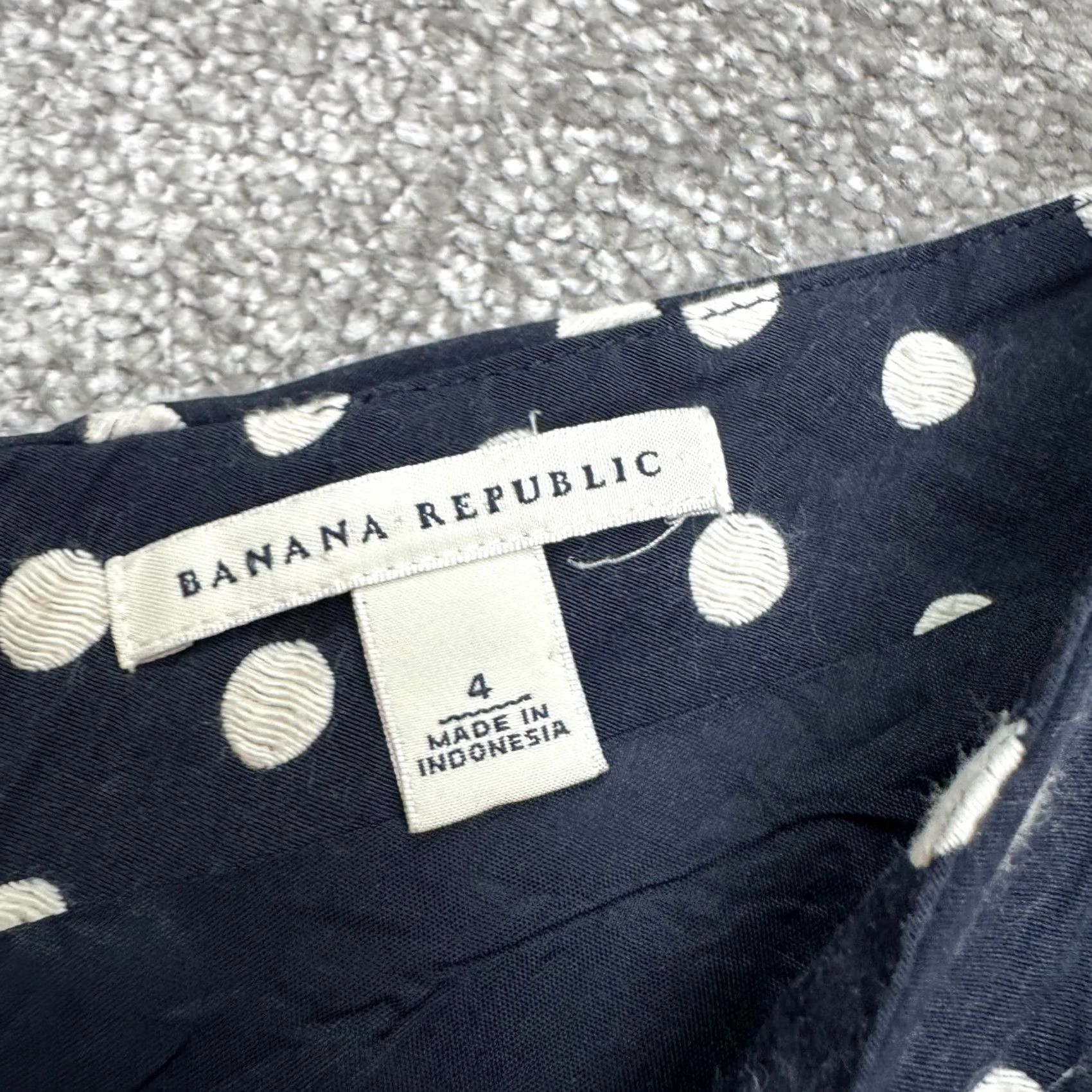 Banana Republic Banana Republic Sheath Dress Womens 4 Blue Navy White Polka Dot Textured V-Neck Size S / US 4 / IT 40 - 5 Thumbnail