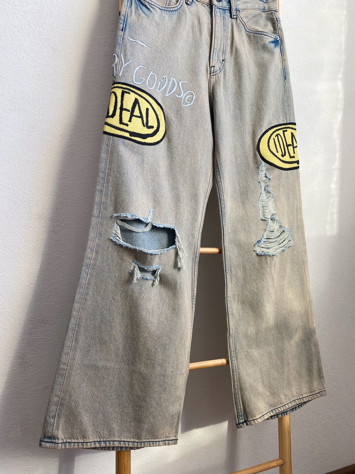 H&M × Jean-Michel Basquiat × Who Decides War Who Decides War bootcut loose jeans H&M x Basquiat x Ev&Tela Size US 31 - 3 Thumbnail