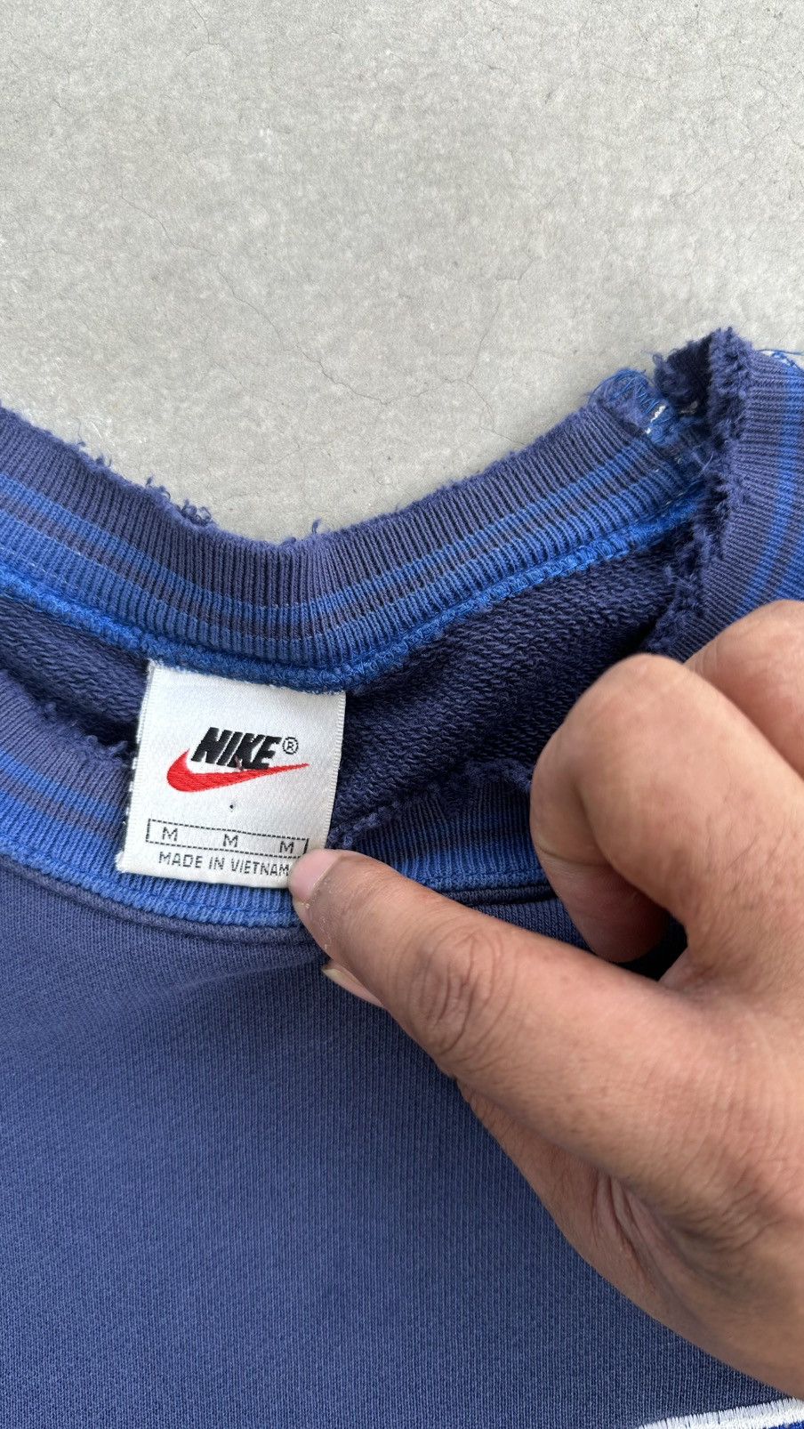 Vintage VINTAGE 90S NIKE WELL DISTRESSED SWEATSHIRT Size US M / EU 48-50 / 2 - 3 Thumbnail