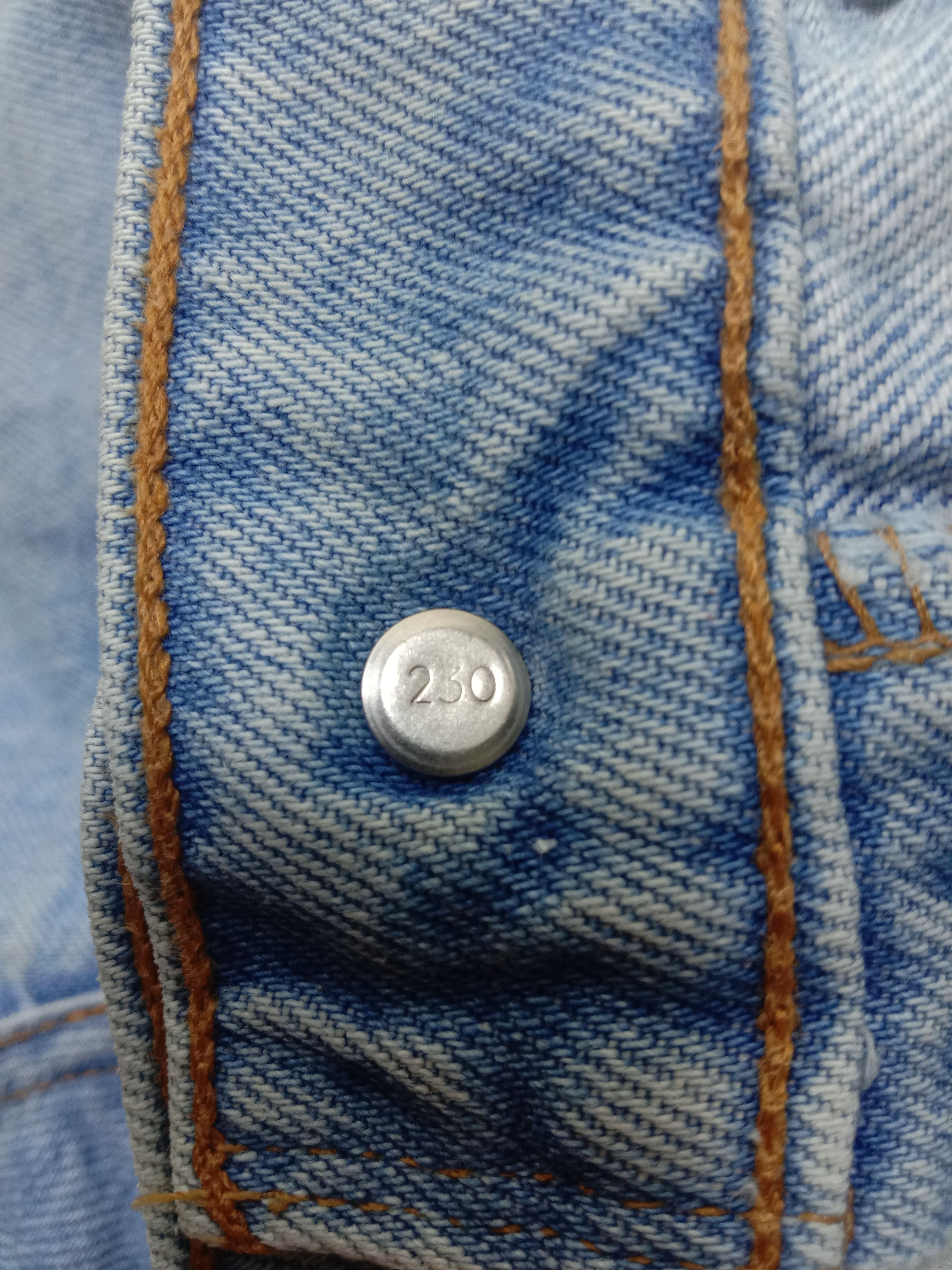 Levi's Vintage 90s Levi's 550 Jeans Relaxed Fit Light Wash Denim Size US 33 - 10 Thumbnail