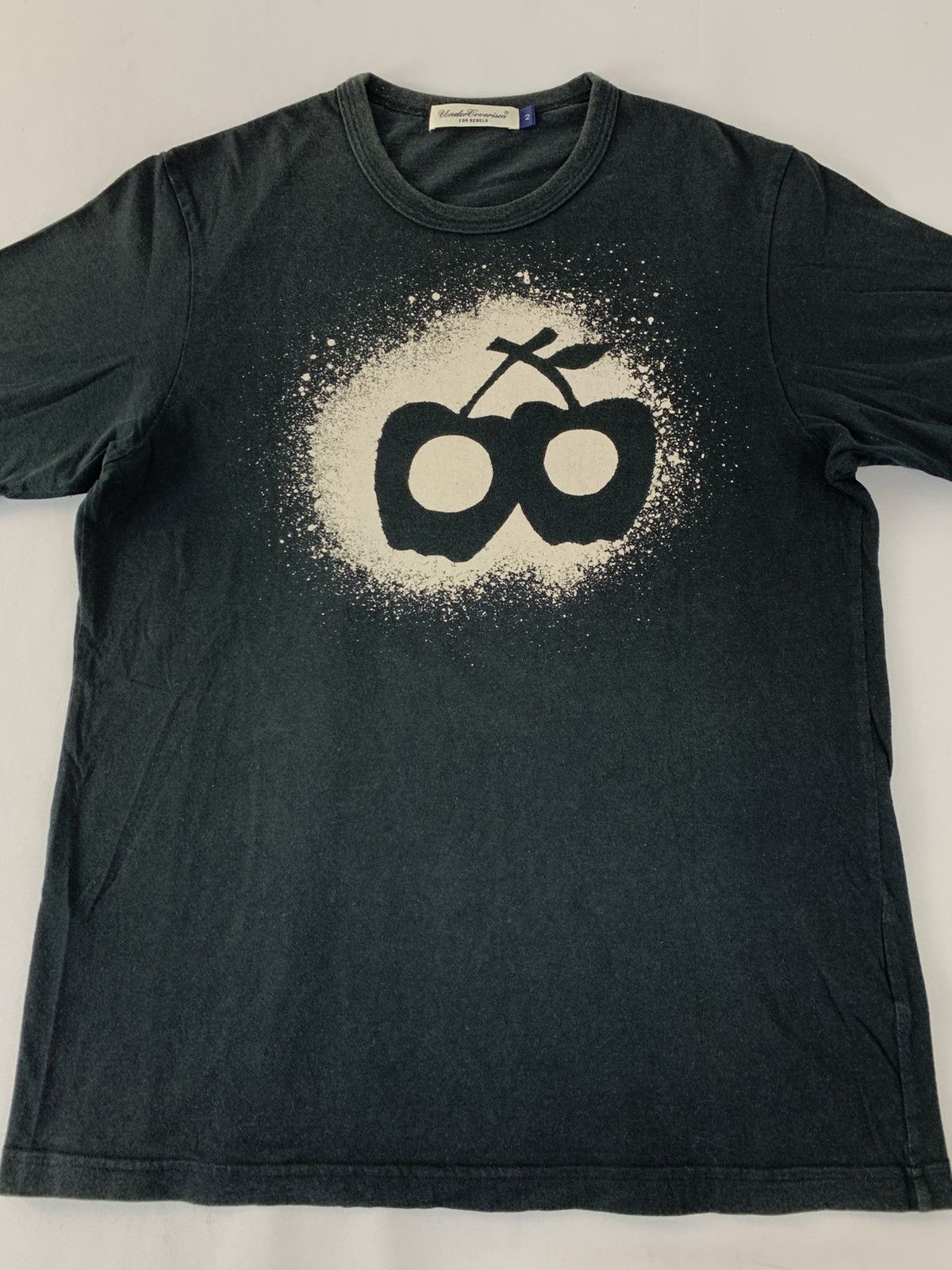 Undercover Undercoverism For Rebel Apple Logo Printed T-shirt Size US M / EU 48-50 / 2 - 2 Thumbnail