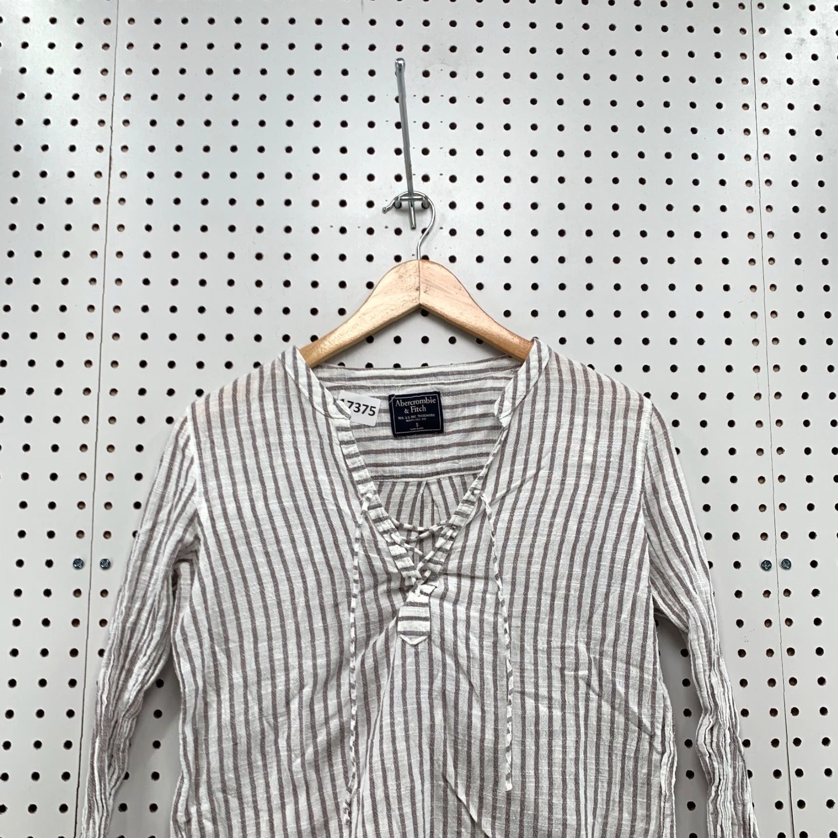 Abercrombie & Fitch VINTAGE Abercrombie & Fitch Linen Striped Top Women S White Gray 18x19.5 Blouse Shirt Size S / US 4 / IT 40 - 2 Thumbnail