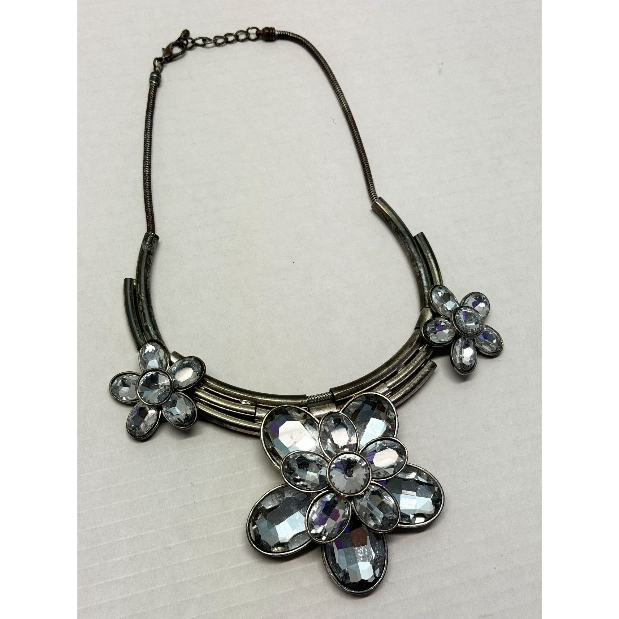 Vintage Vintage large metal rhinestone flower collar necklace Size ONE SIZE - 3 Thumbnail