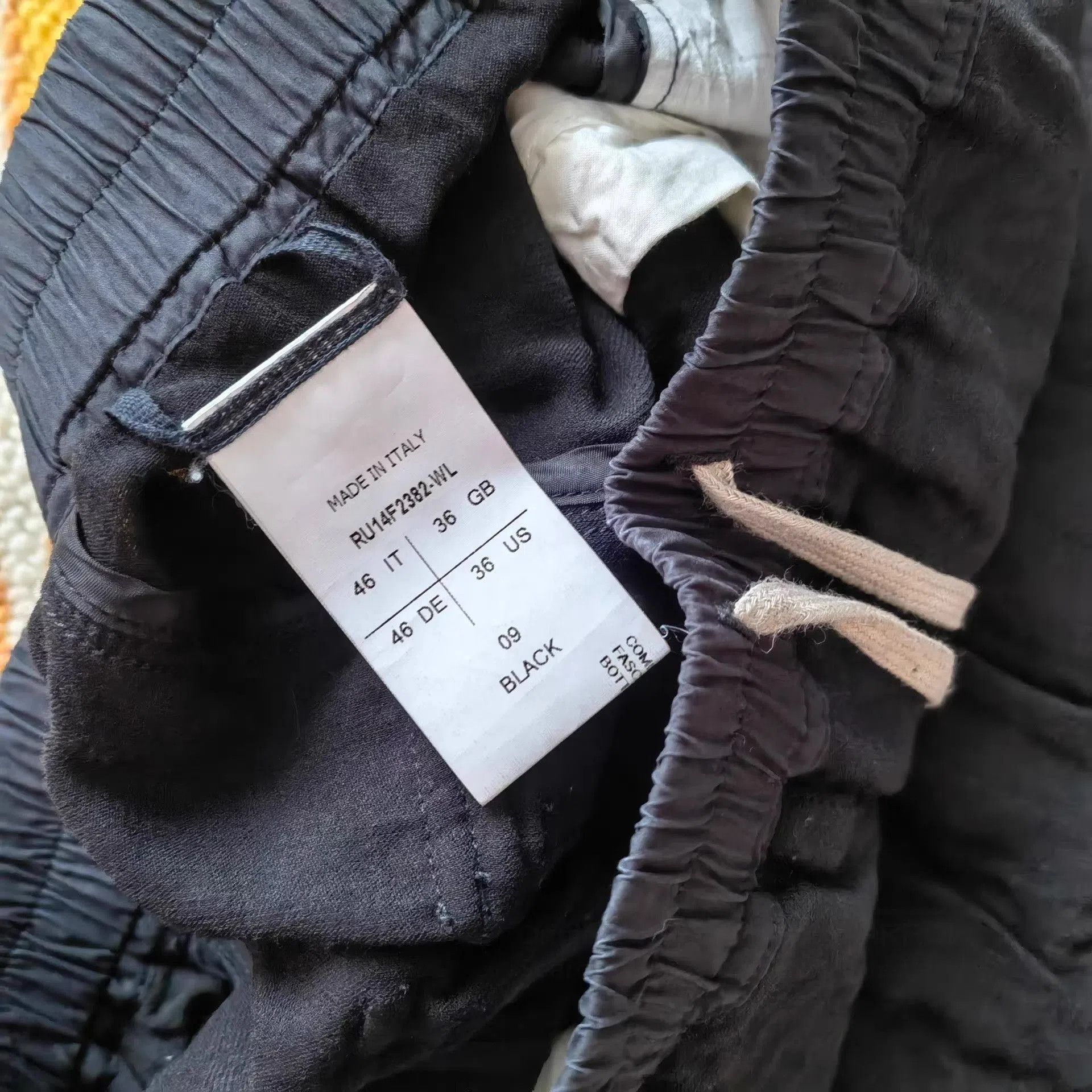 Rick Owens Black Loose-Fit Shorts Size 32. Size US 32 / EU 48 - 2 Thumbnail