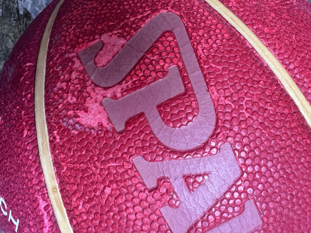 Spalding × Supreme Supreme x Spalding Basketball 1/70 1996 ONE WORLD FAMOUS Size ONE SIZE - 9 Thumbnail