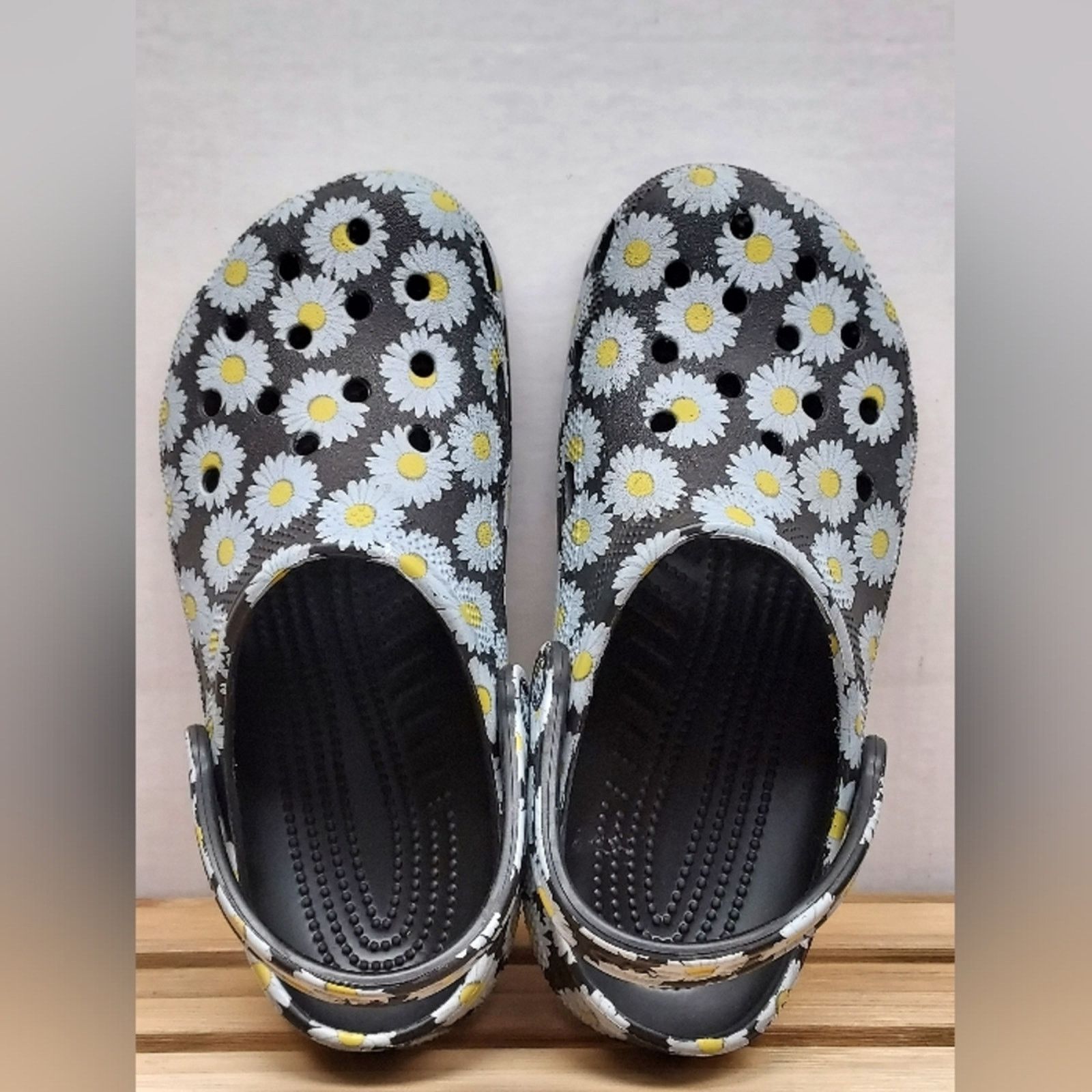 Crocs CROCS Womens Daisy Print Clog Sandals Size 8 Size US 8 / IT 38 - 8 Thumbnail