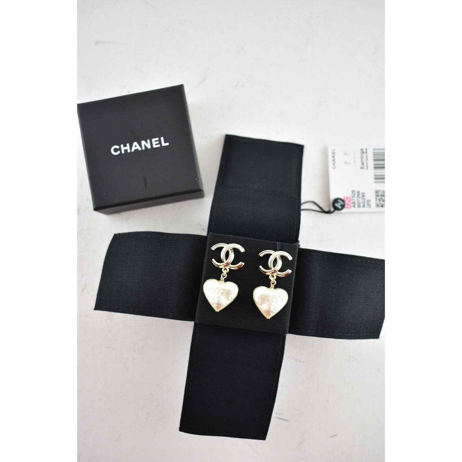 Chanel Chanel Gold Heart Pearly White Drop Statement Earrings Size ONE SIZE - 2 Thumbnail