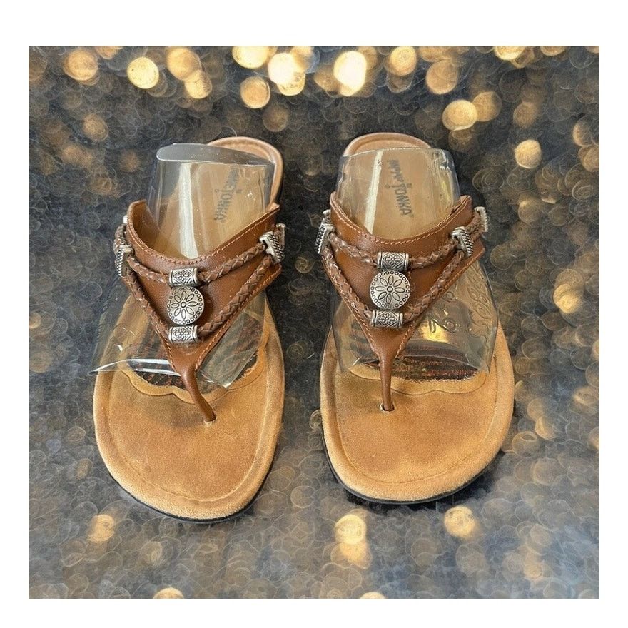 Minnetonka Flats Sandals Shoes Slip Ons Leather Size 7 in Brown, Women's