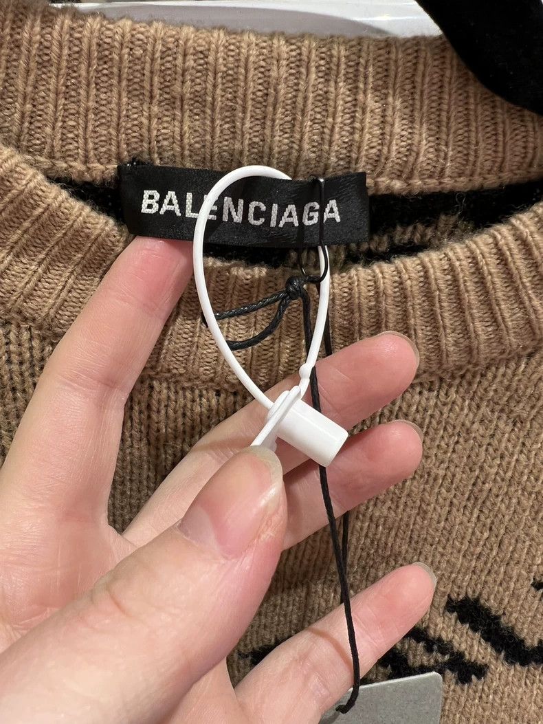 Balenciaga Balenciaga Khaki Crewneck Sweater New Size XS, In Stock Size US XS / EU 42 / 0 - 2 Thumbnail
