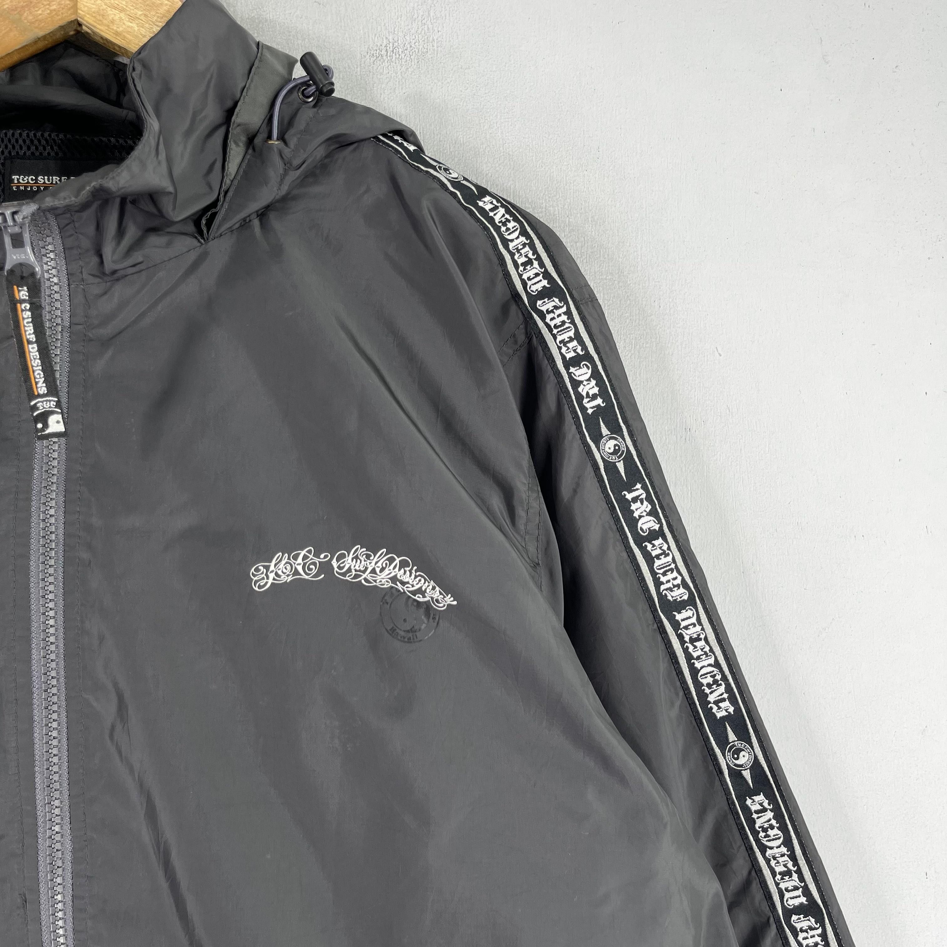 Vintage Vintage 1990s T&C Surf Back Hit Side Tape Windbreaker Size US XL / EU 56 / 4 - 5 Thumbnail