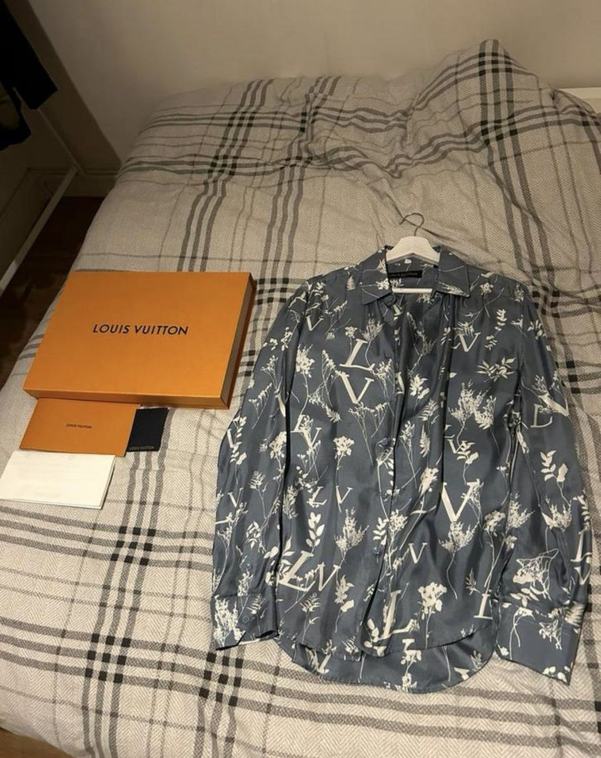 Louis Vuitton Louis vuitton silk shirt leaf size 44 Size US S / EU 44-46 / 1 - 1 Thumbnail