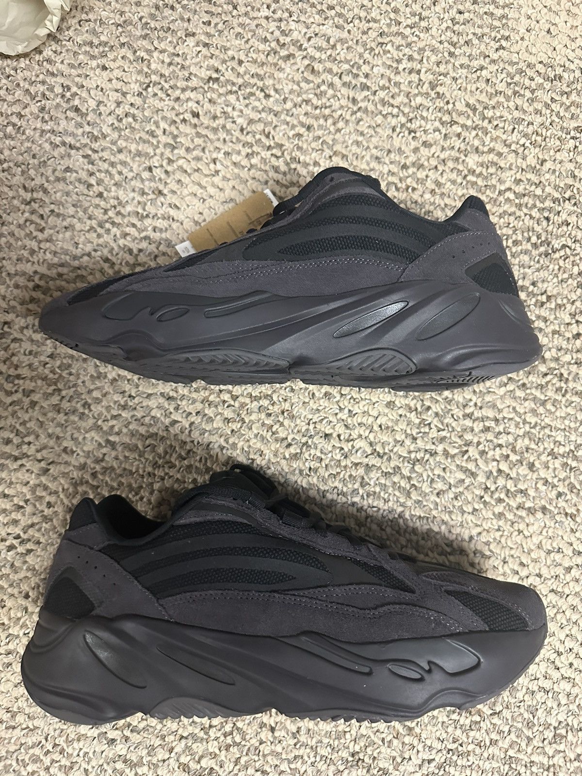 Adidas Yezzy Boost 700 v2 Vanta Size US 10.5 / EU 43-44 - 6 Thumbnail