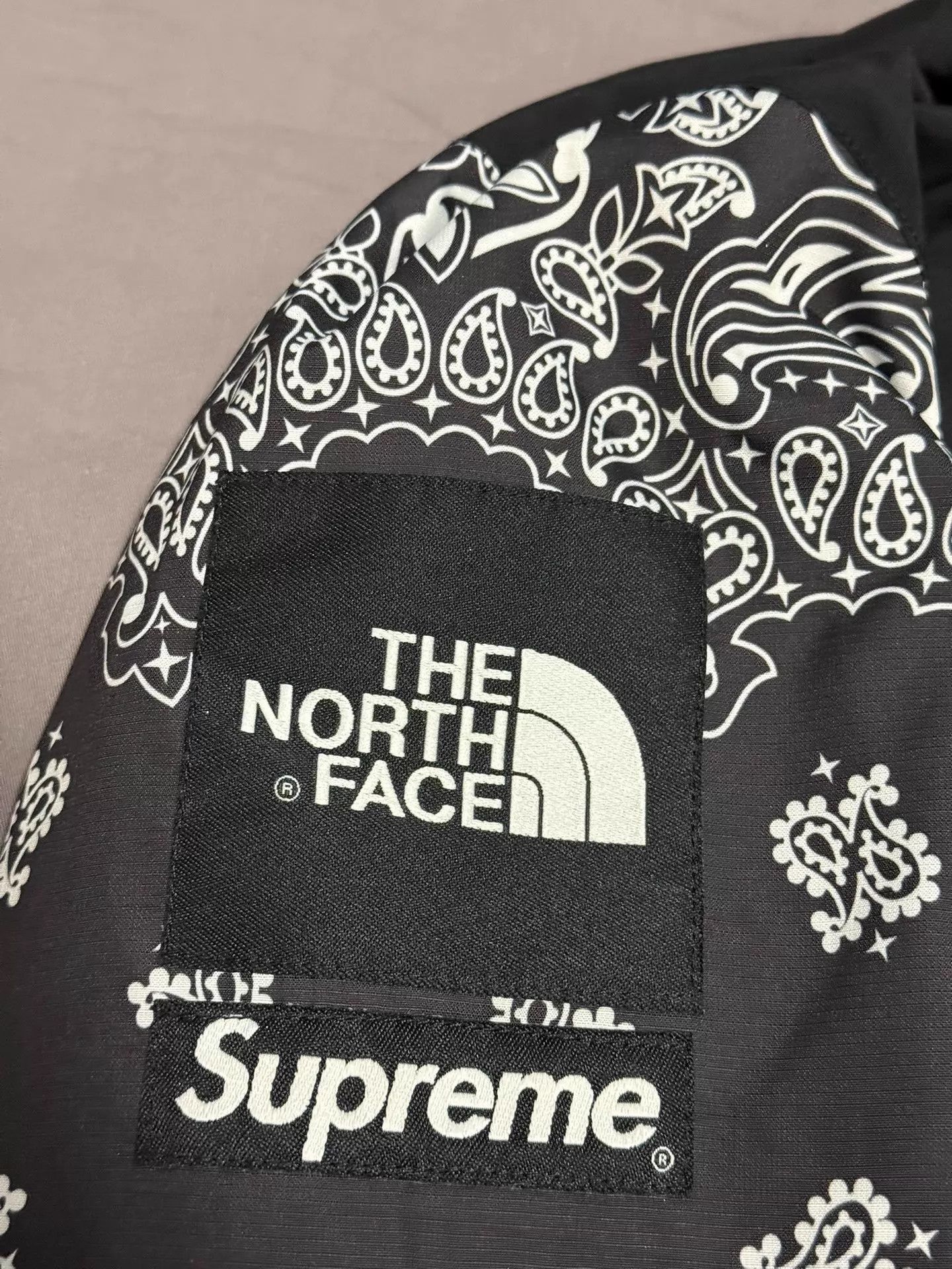 Supreme Supreme x TNF 2014 Black Paisley Shell Jacket Size US M / EU 48-50 / 2 - 2 Thumbnail