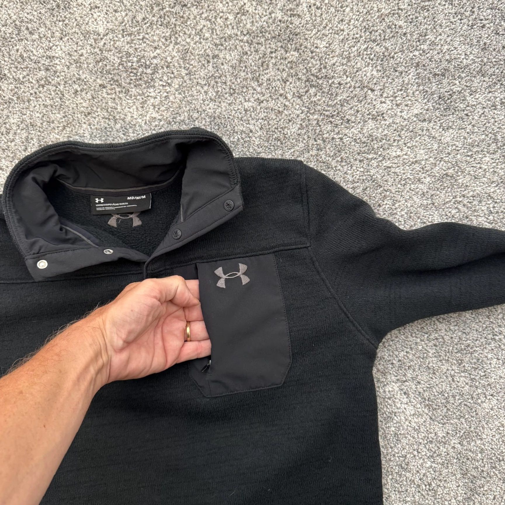 Under Armour Under Armour Pullover Mens Medium Black Fleece Chest Pocket 1316276 Size US M / EU 48-50 / 2 - 4 Thumbnail