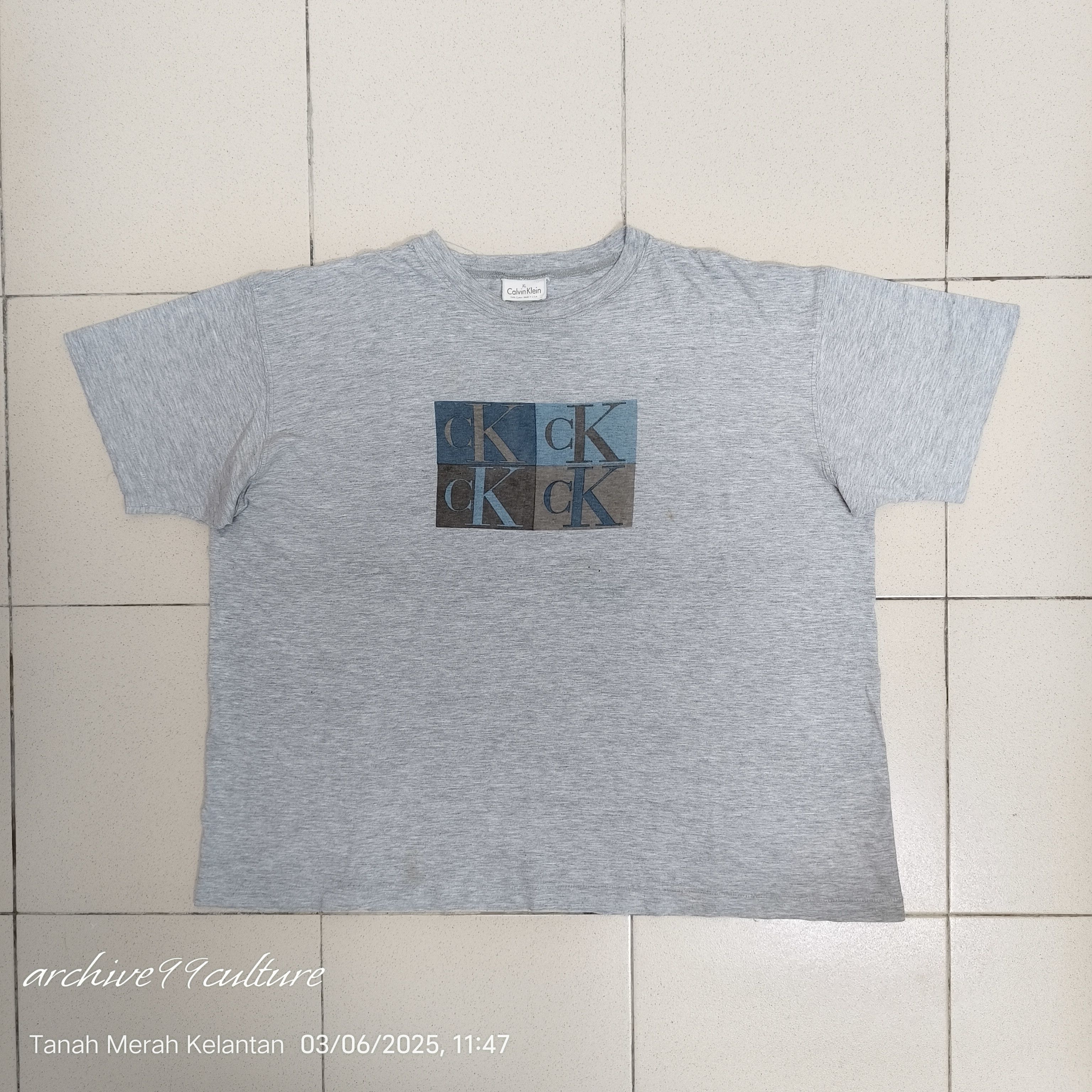 Calvin Klein Vintage 90's super soft Boxy fit single stitch 3d logo USA Size US XL / EU 56 / 4 - 8 Thumbnail