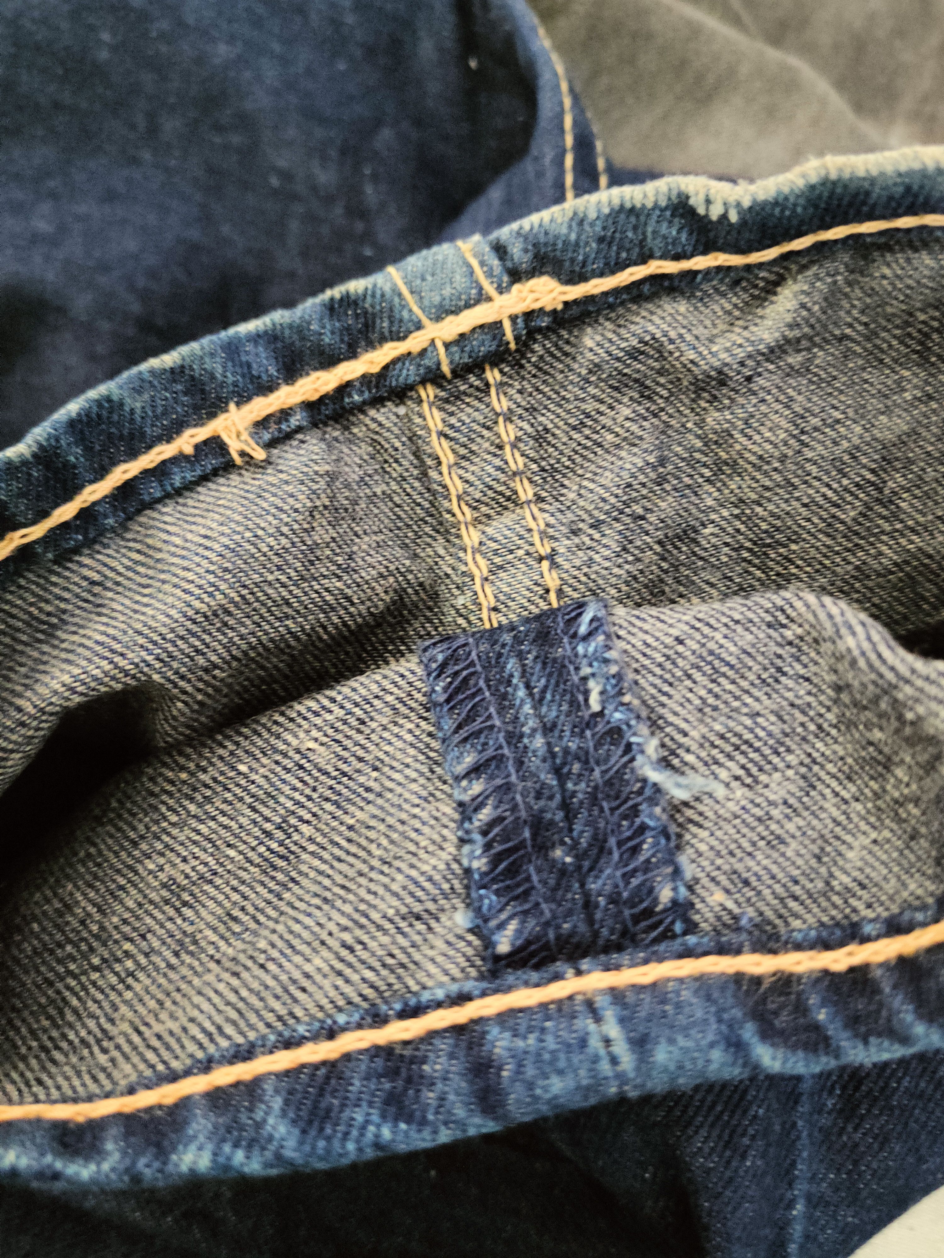 Levi's DL Levi's Dark Blue Distressed Ripped Jeans #46-966 Size US 31 - 15 Thumbnail