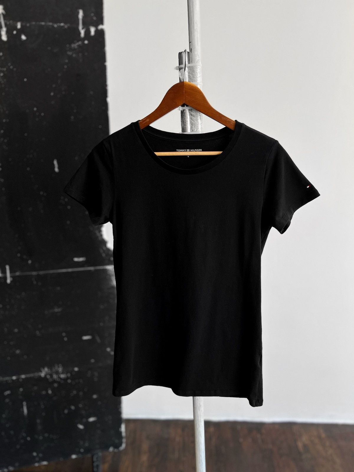 Designer × Tommy Hilfiger Tommy Hilfiger Women’s Black Solid Short Sleeve T-Shirt Size L / US 10 / IT 46 - 1 Thumbnail