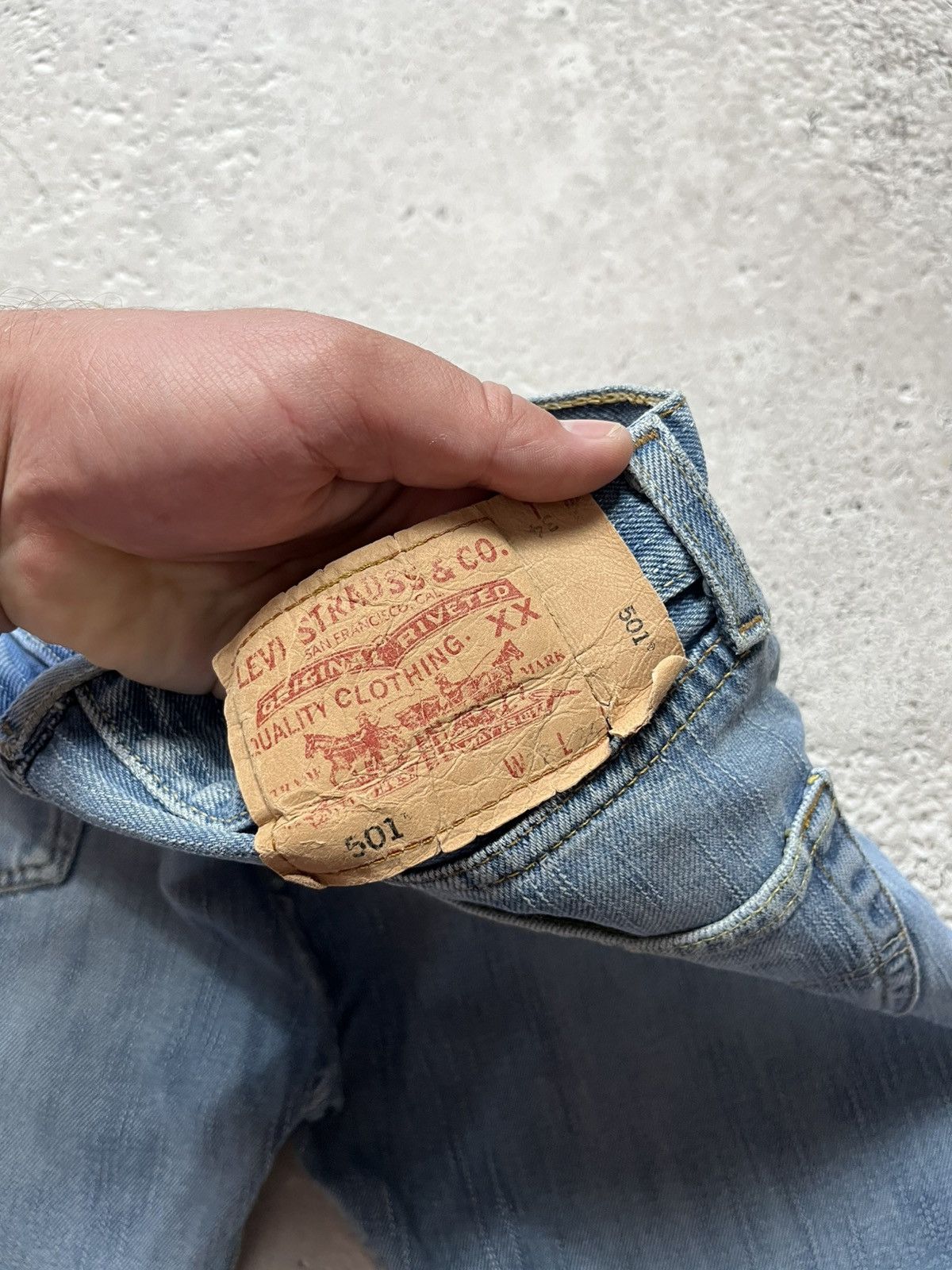 Levi's Vintage Levi’s 501 Light Wash Jeans W32 L34 Made in Romania Size US 32 / EU 48 - 8 Thumbnail