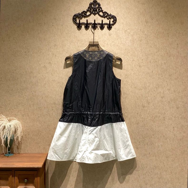 Louis Vuitton Louis Vuitton 24 FW new presbyopic full print dress Size XS / US 0-2 / IT 36-38 - 2 Thumbnail