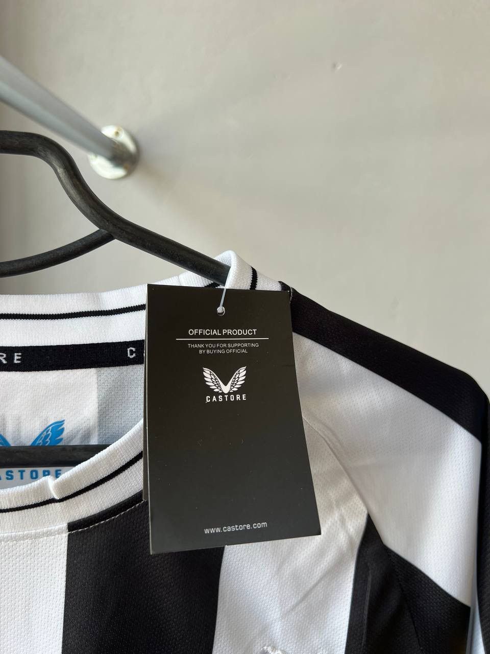 Castore 2022/23 NEWCASTLE UNITED HOME SOCCER JERSEY FOOTBALL SHIRT L Size US L / EU 52-54 / 3 - 6 Thumbnail