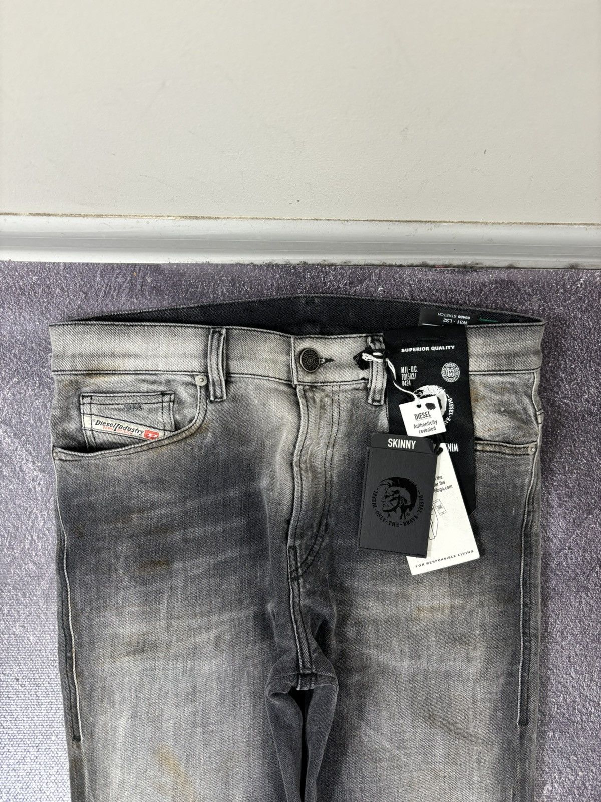 Diesel Diesel D-Amny Skinny NWT Washed Black Distressed Denim Jeans Size US 31 - 6 Thumbnail