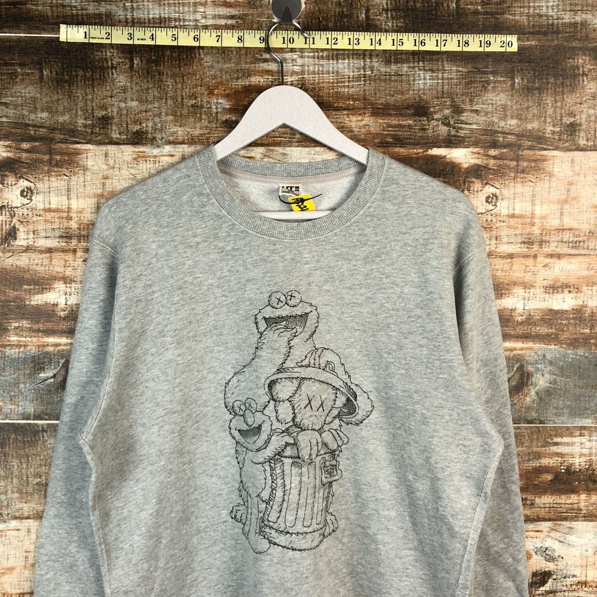 Kaws × Uniqlo Uniqlo X Kaws Sesame Street Grey Sweatshirt #A2221 Size US M / EU 48-50 / 2 - 5 Thumbnail