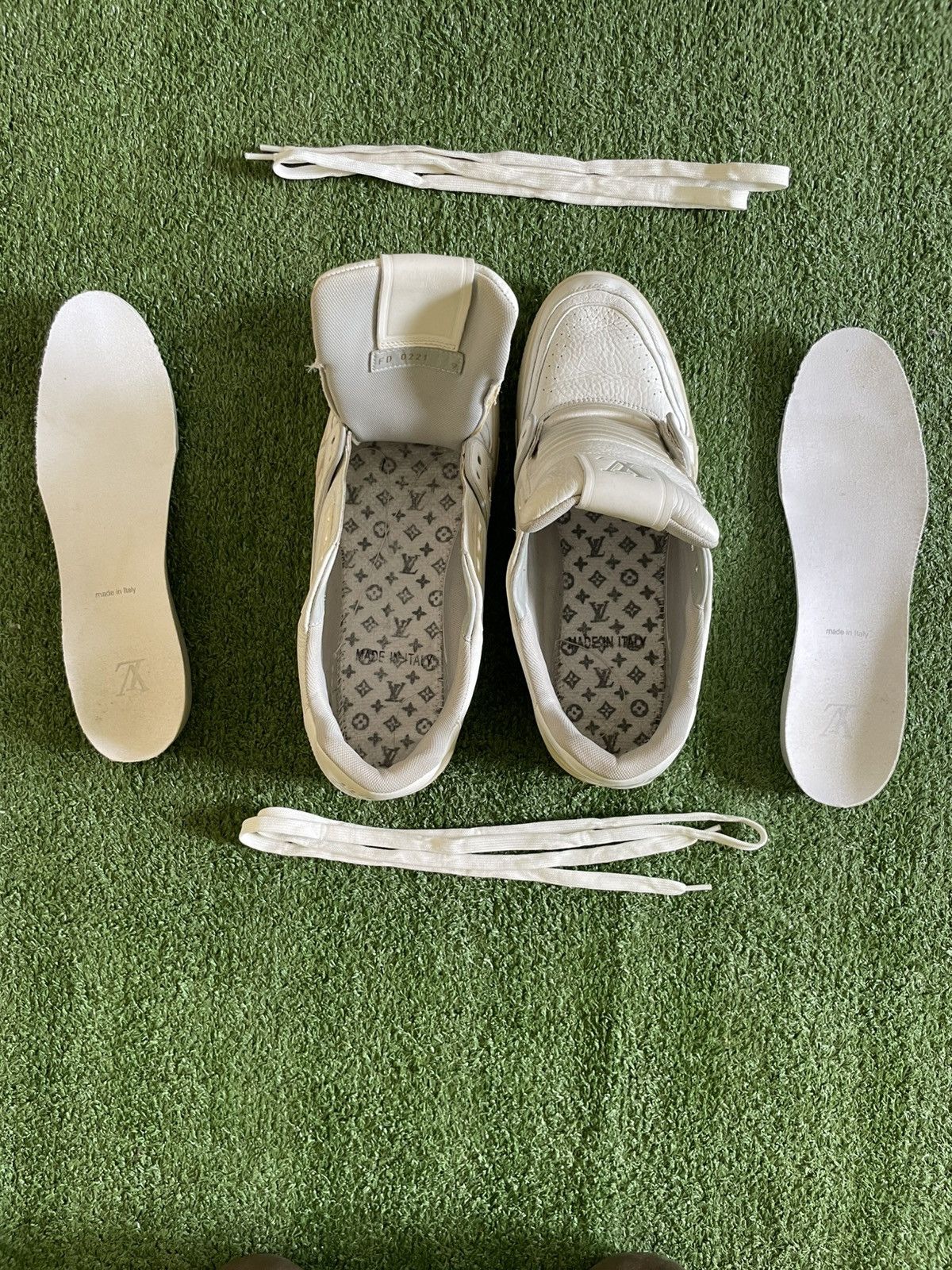 Louis Vuitton Louis Vuitton LV trainer sneaker Size US 9 / EU 42 - 8 Thumbnail