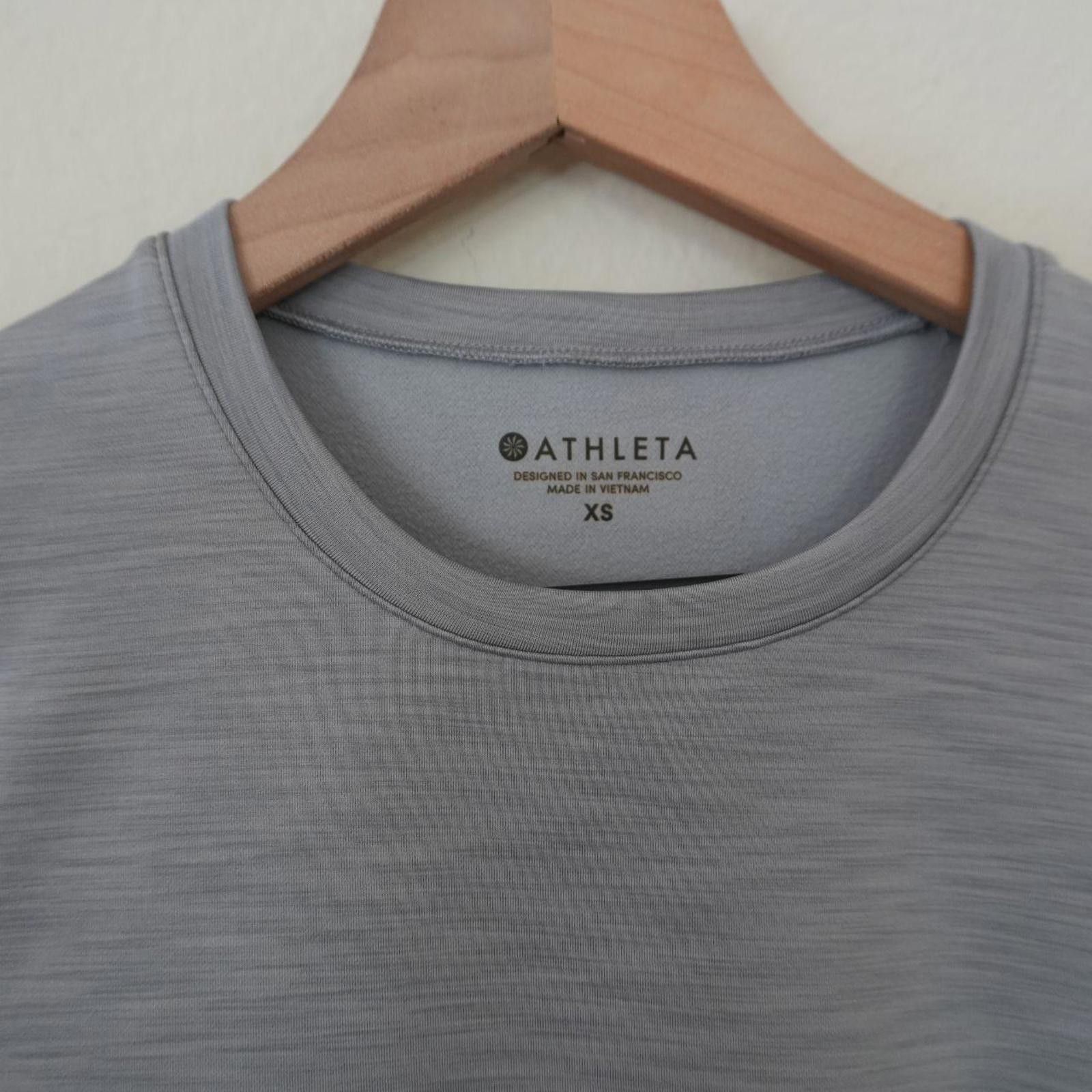 Other Athleta Shirt Men's XS Grey Side Zip Pocket Training Size US XS / EU 42 / 0 - 4 Thumbnail