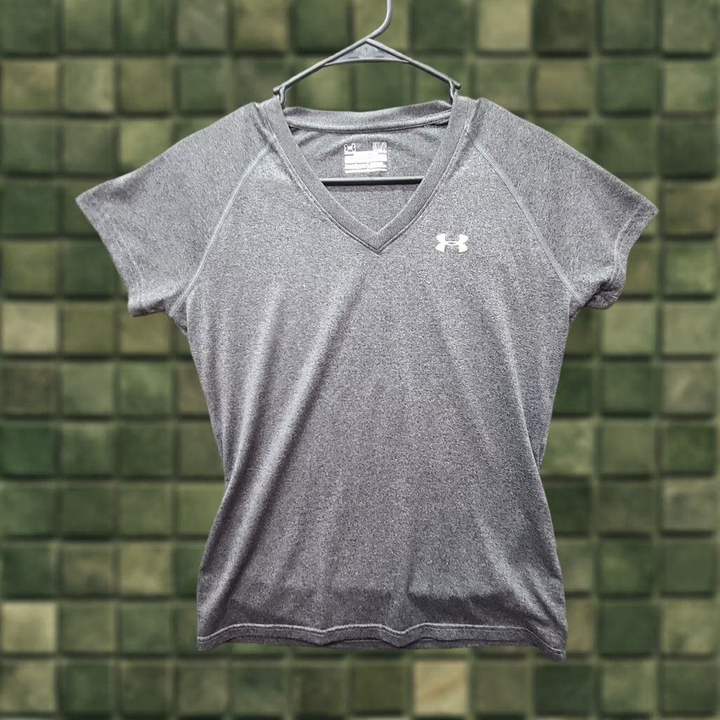 Under Armour Under Armour Shirt Womens S Slim Heat Gear Short Sleeve V-Neck Pullover Size S / US 4 / IT 40 - 1 Thumbnail