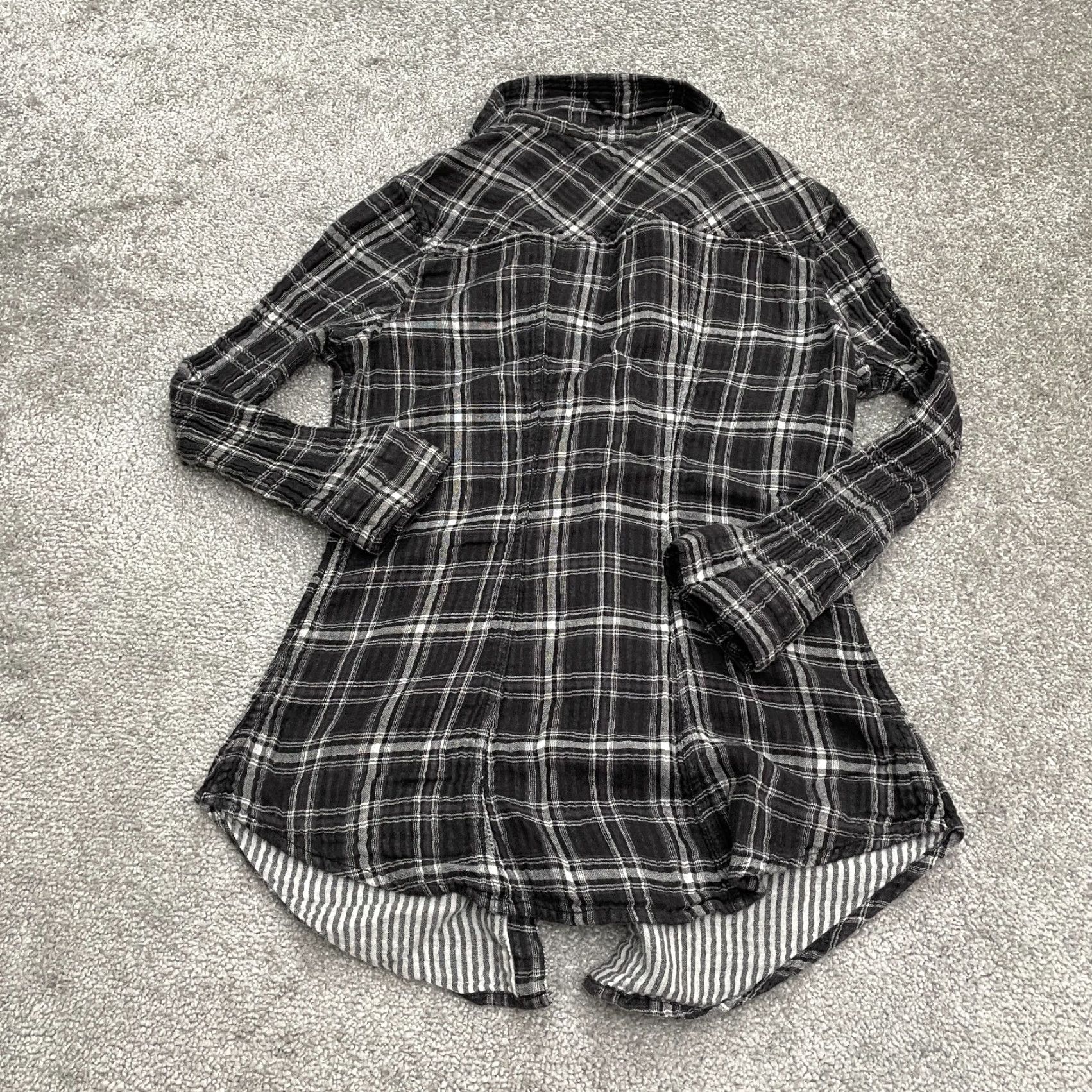 Bloomingdale's Aqua by Bloomingdale's Shirt Women Adult Small Black Flannel Cotton Plaid Button-Up Womens Size S / US 4 / IT 40 - 2 Thumbnail