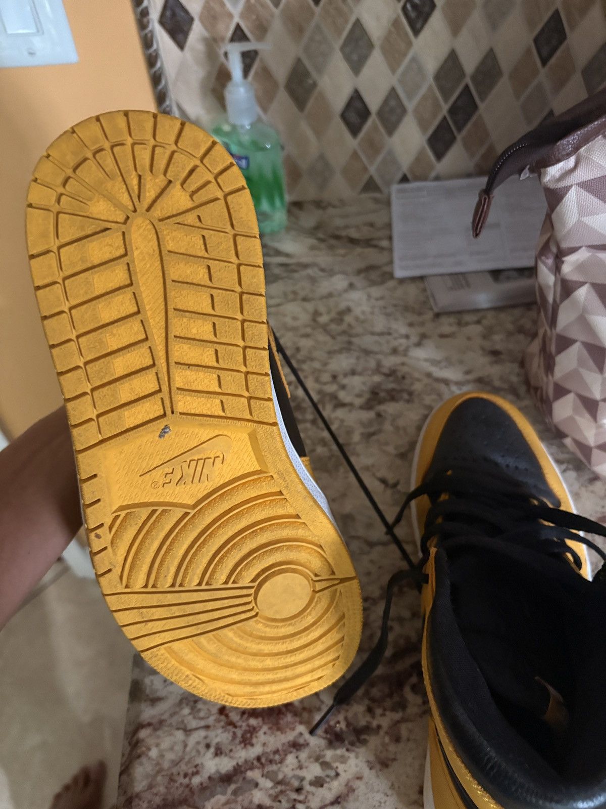 Jordan Brand Air jordan 1 Retro High OG Pollen Size US 9.5 / EU 42-43 - 4 Thumbnail