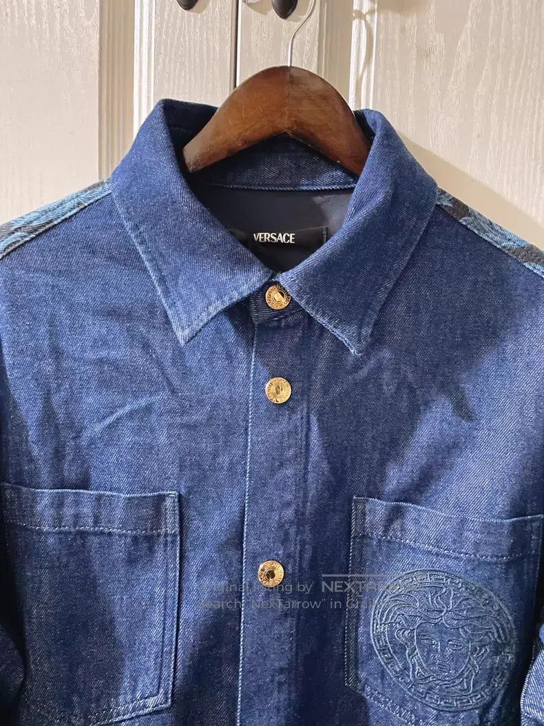 Versace Versace Blue and gold baroque embroidered Medusa denim shi Size US L / EU 52-54 / 3 - 3 Thumbnail