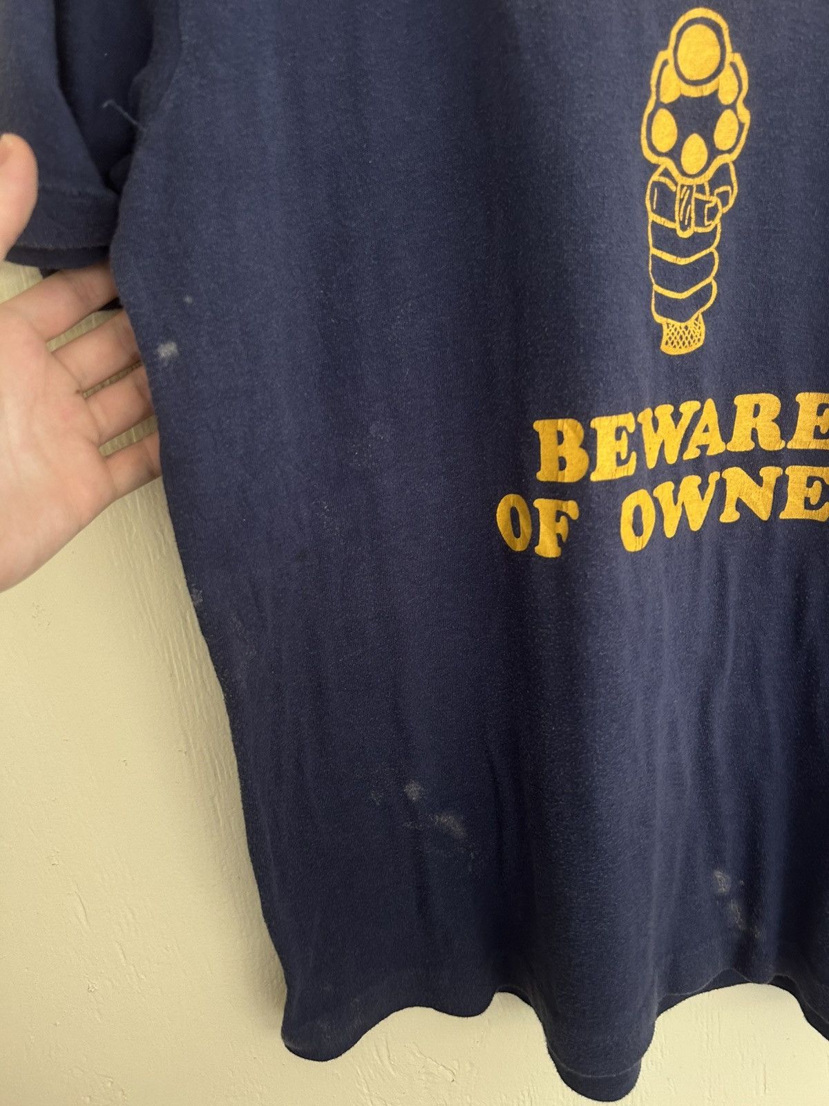 Vintage 70s Forget the Dog Beware of Owner Revolver Graphic Gun Tee Size US XL / EU 56 / 4 - 3 Thumbnail