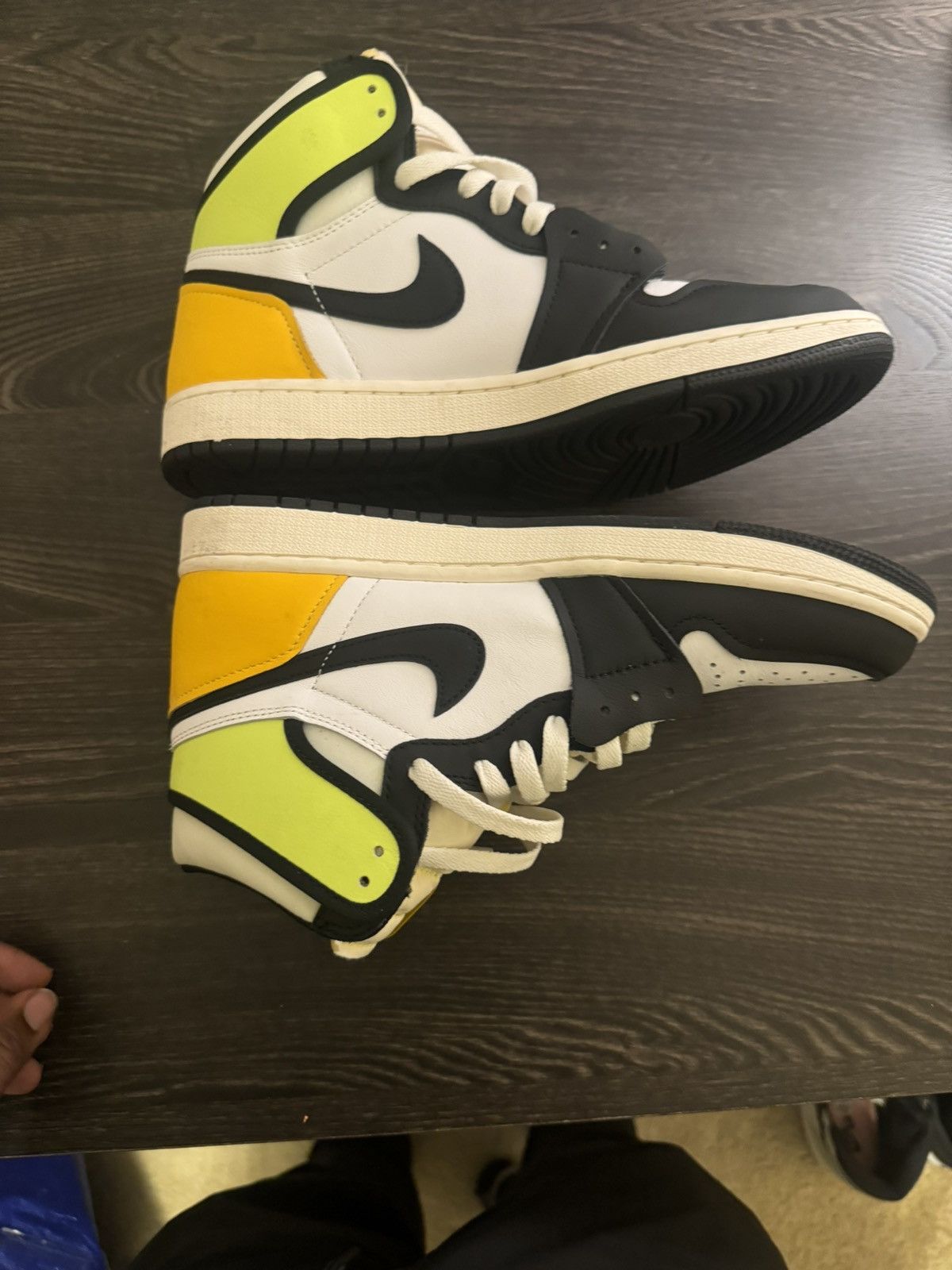 Nike Nike air Jordan 1 volt Size US 9.5 / EU 42-43 - 5 Thumbnail