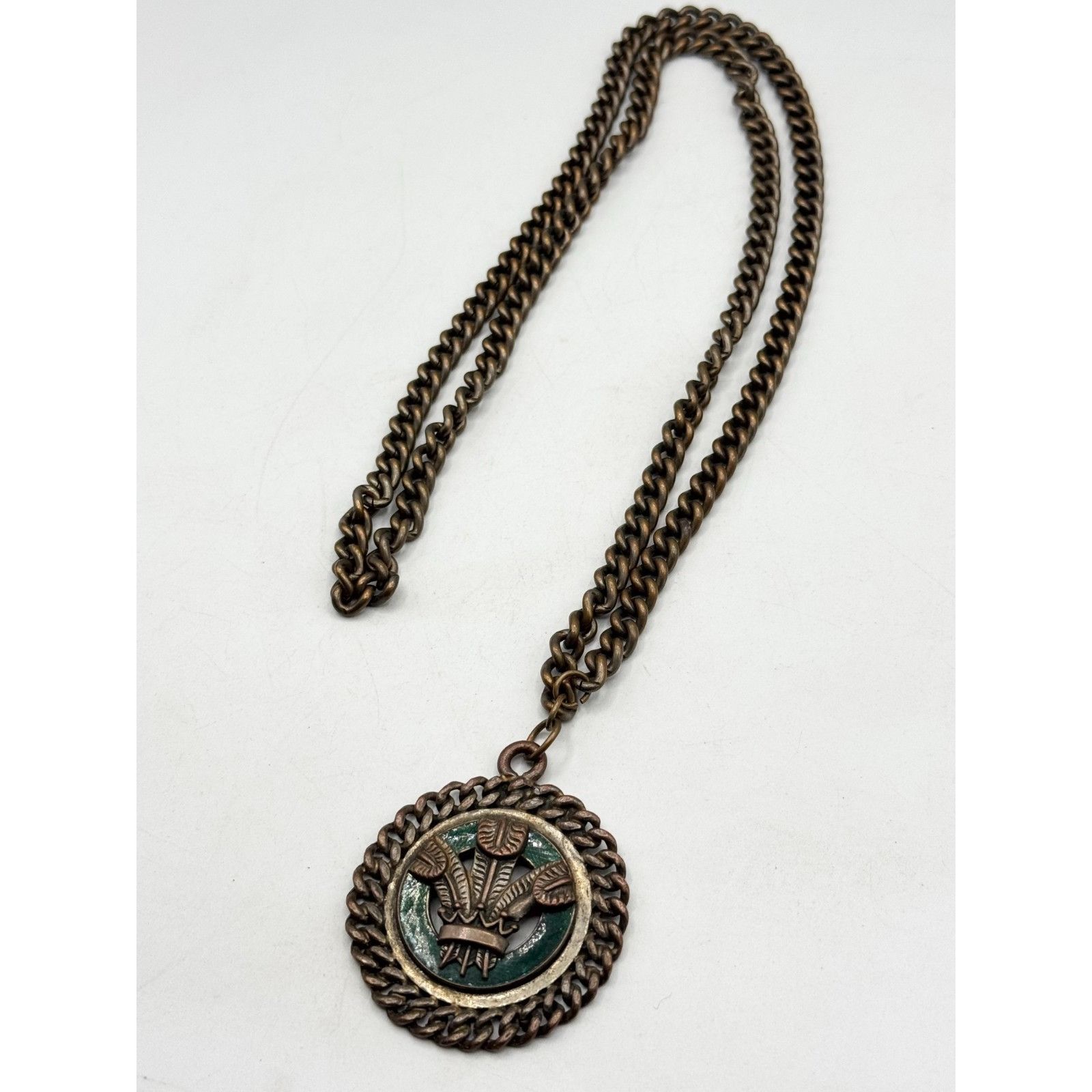 Vintage Estate vintage green enamel crown feather pendant necklace Size ONE SIZE - 3 Thumbnail
