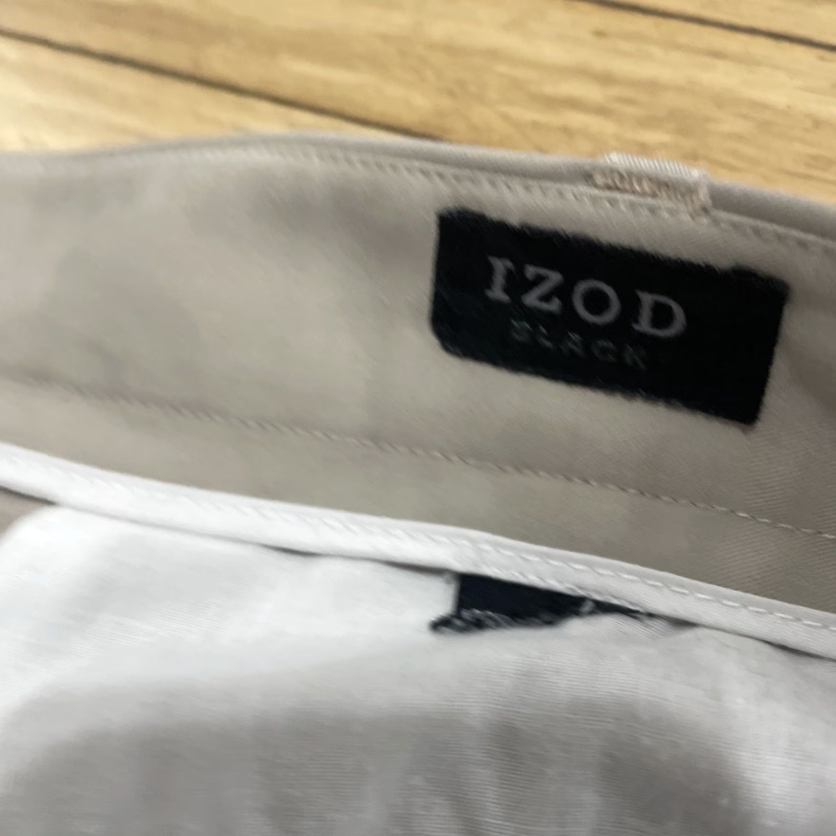Izod VINTAGE Izod Men 34x28 Pleated Golf Pants Chino Beige Khaki Light 90s Logo Preppy Retro Classic Golf Pant Shirt? Size US 34 / EU 50 - 6 Thumbnail