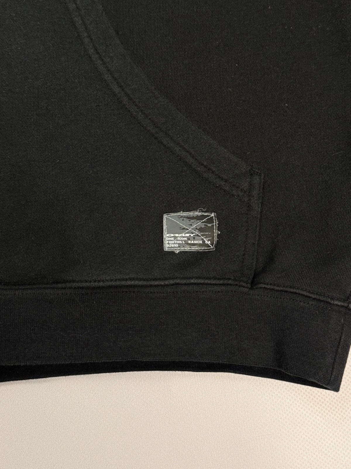 Oakley Vintage Oakley Embroidered Logo Hoodie Y2K Size US L / EU 52-54 / 3 - 4 Thumbnail