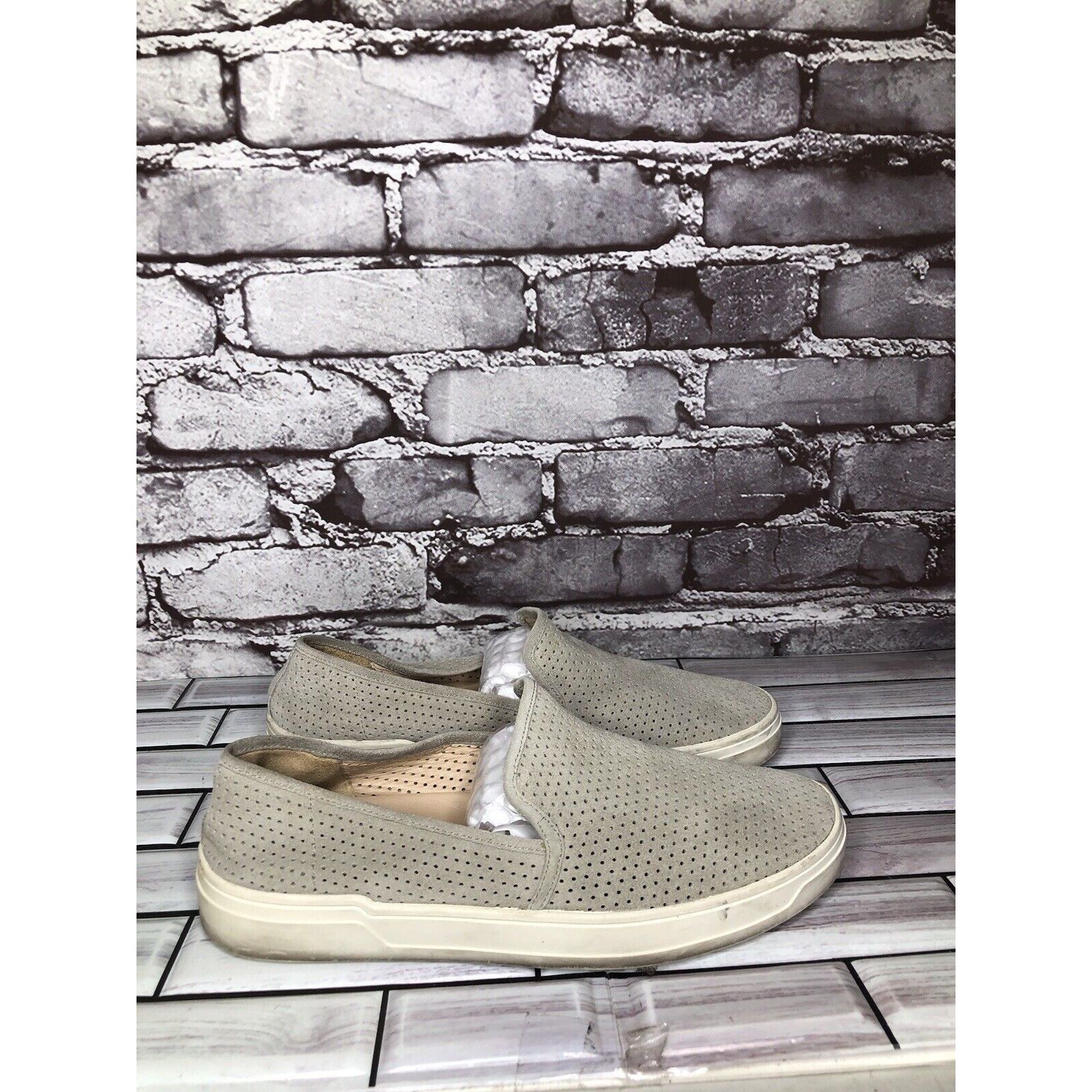 Other Via Spiga Grey Suede Leather Perforated Slip On Sneaker Shoe Size US 7 / IT 37 - 11 Thumbnail