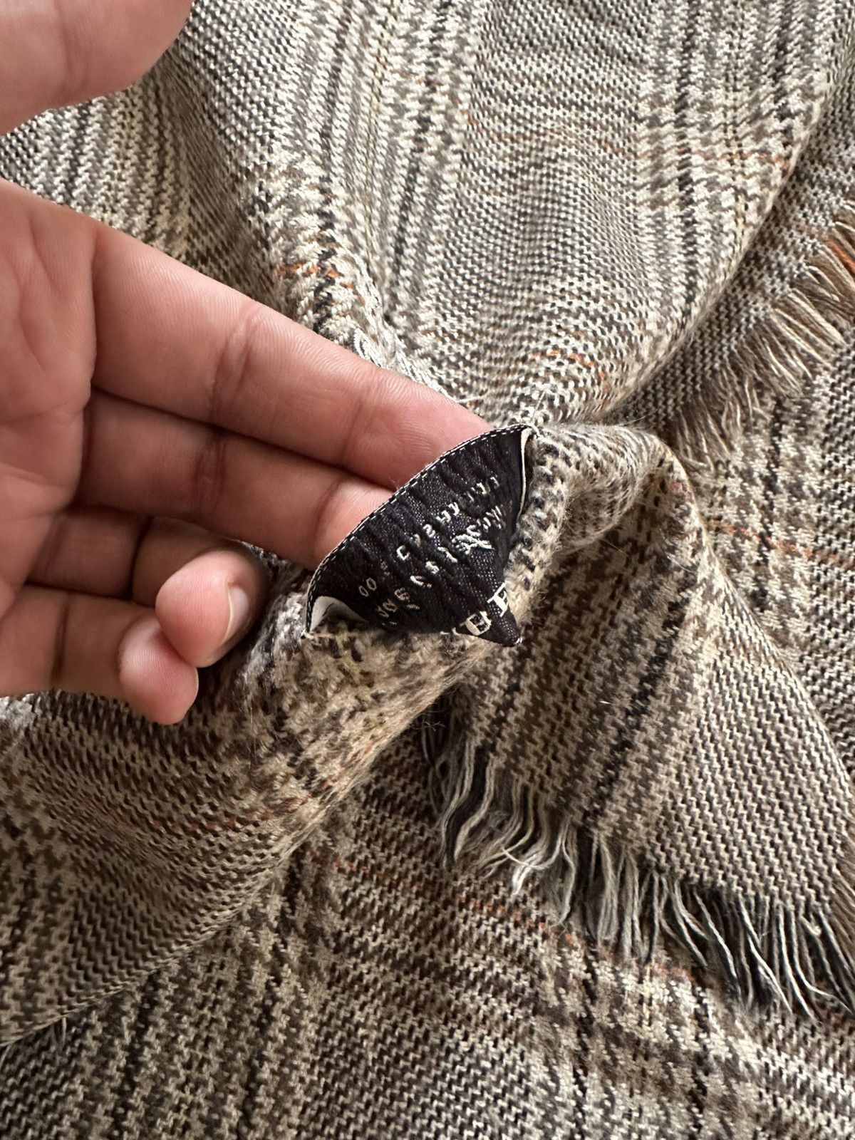 Burberry Burberry 100% Cashmere Plaid Scarf Scotland Embroidered Logo Size ONE SIZE - 9 Thumbnail