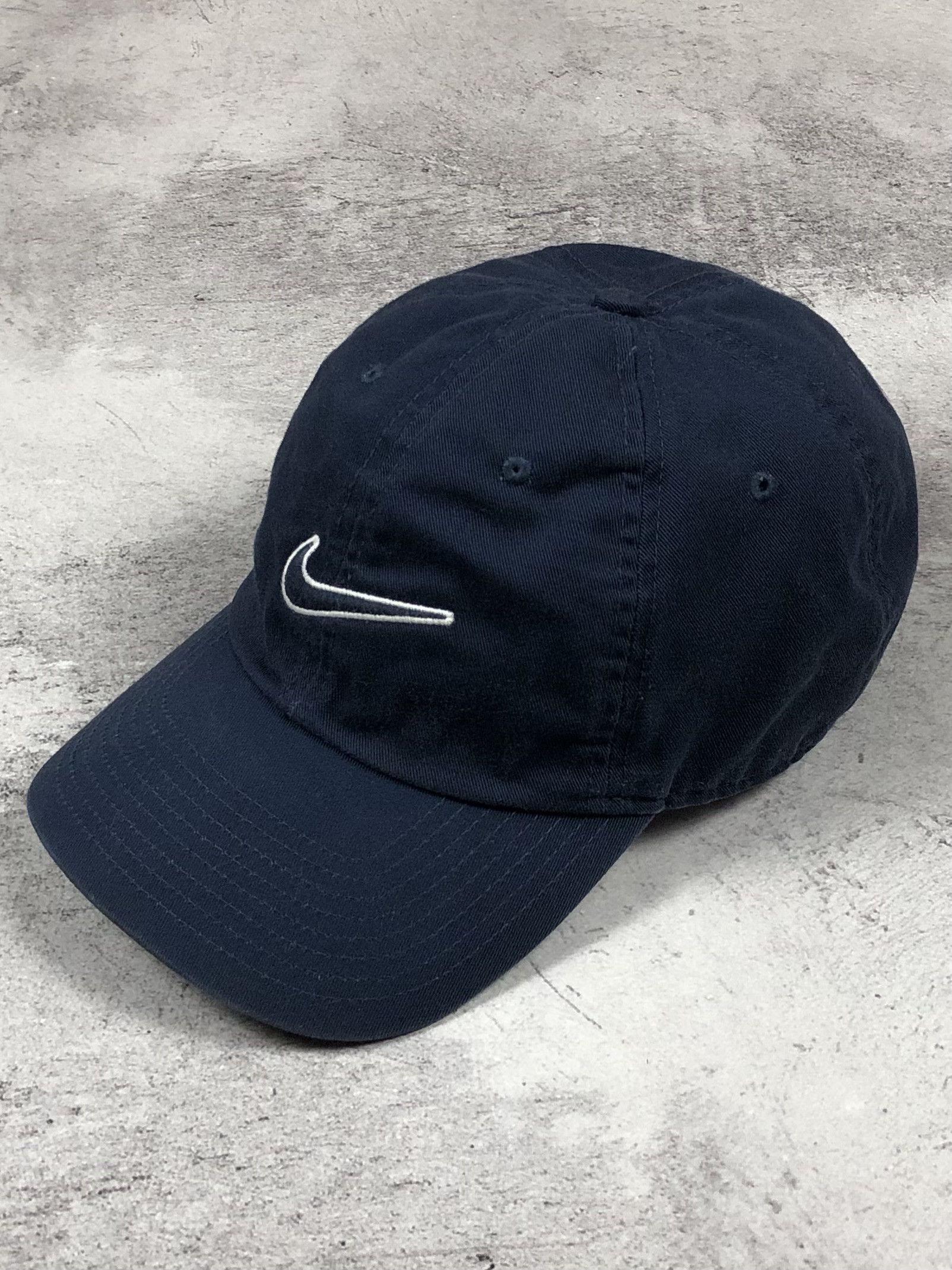 Nike Vintage Nike Drill Centre Embroidered Swoosh Navy Cap Size ONE SIZE - 1 Thumbnail