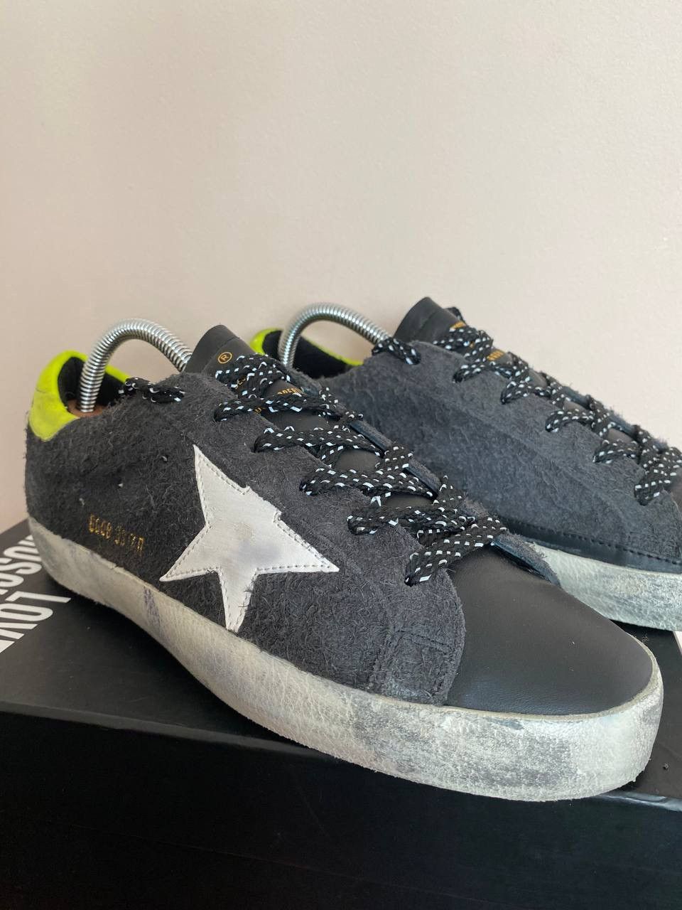 Golden Goose GOLDEN GOOSE GGDB SUPERSTAR Reflective Black Yellow Size US 7 / EU 40 - 11 Thumbnail