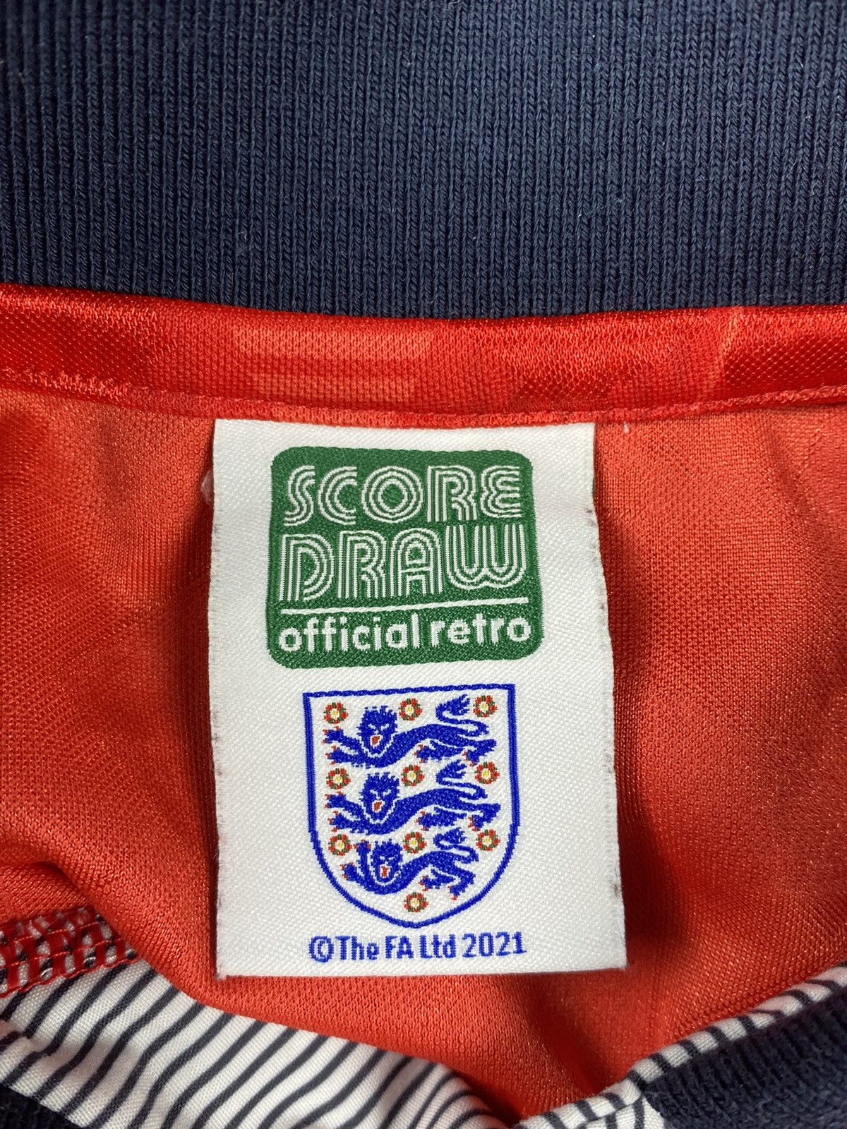 Vintage Vintage Office Retro England Soccer Jersey Tee T Shirt Size US S / EU 44-46 / 1 - 9 Thumbnail