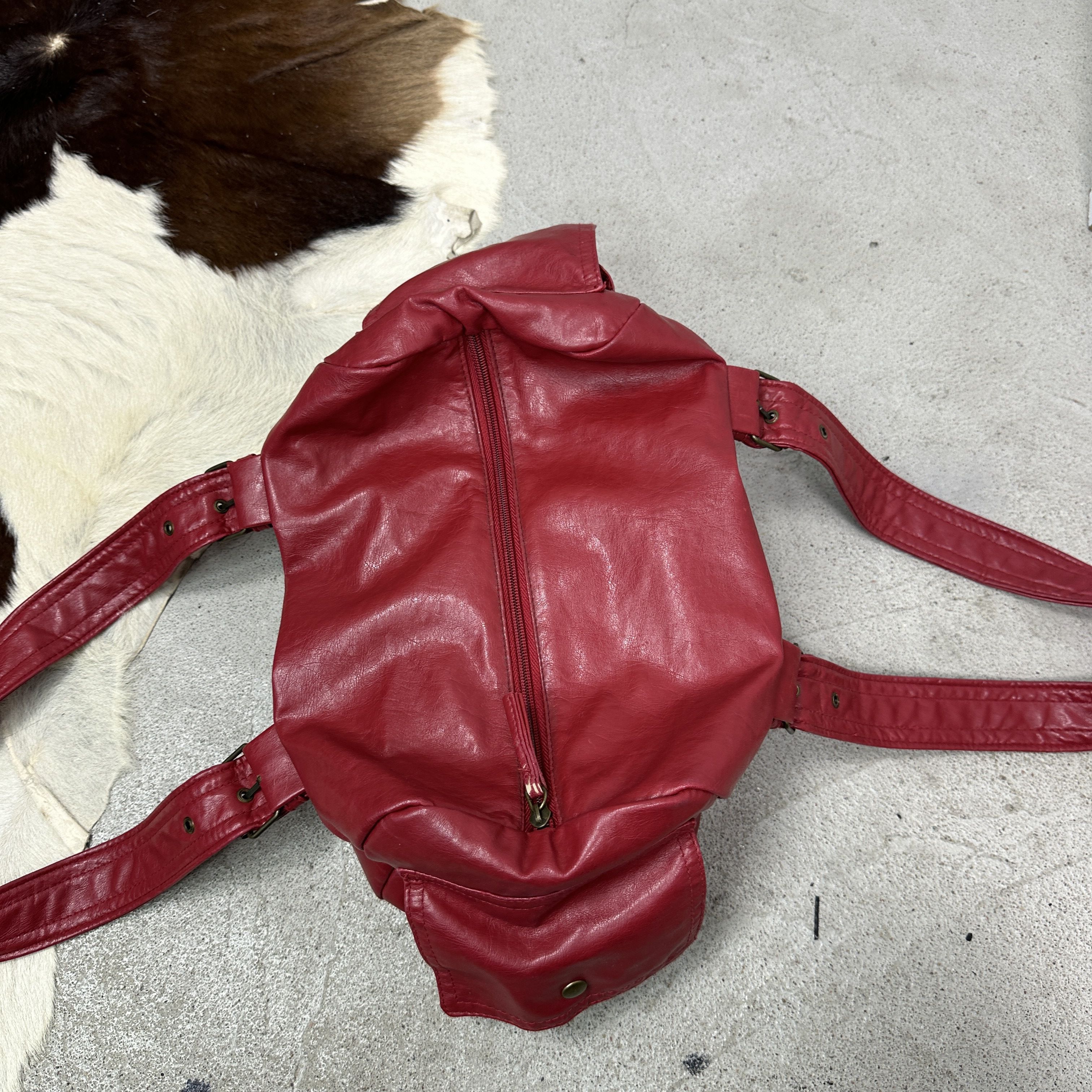 Vintage Vintage Avant Garde Buckled Cherry Red Bag Y2K Size ONE SIZE - 7 Thumbnail