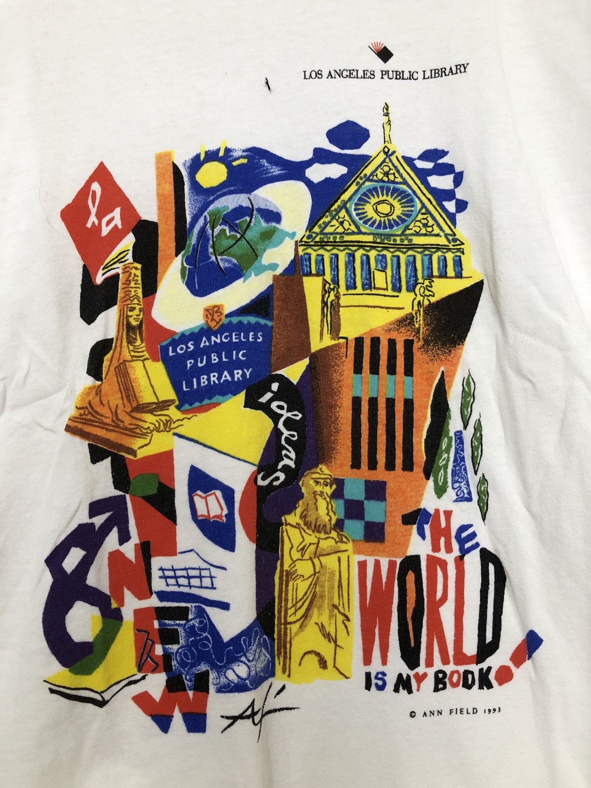 Vintage Vintage The World Is My Book Ann Field T-Shirt Size US L / EU 52-54 / 3 - 2 Thumbnail