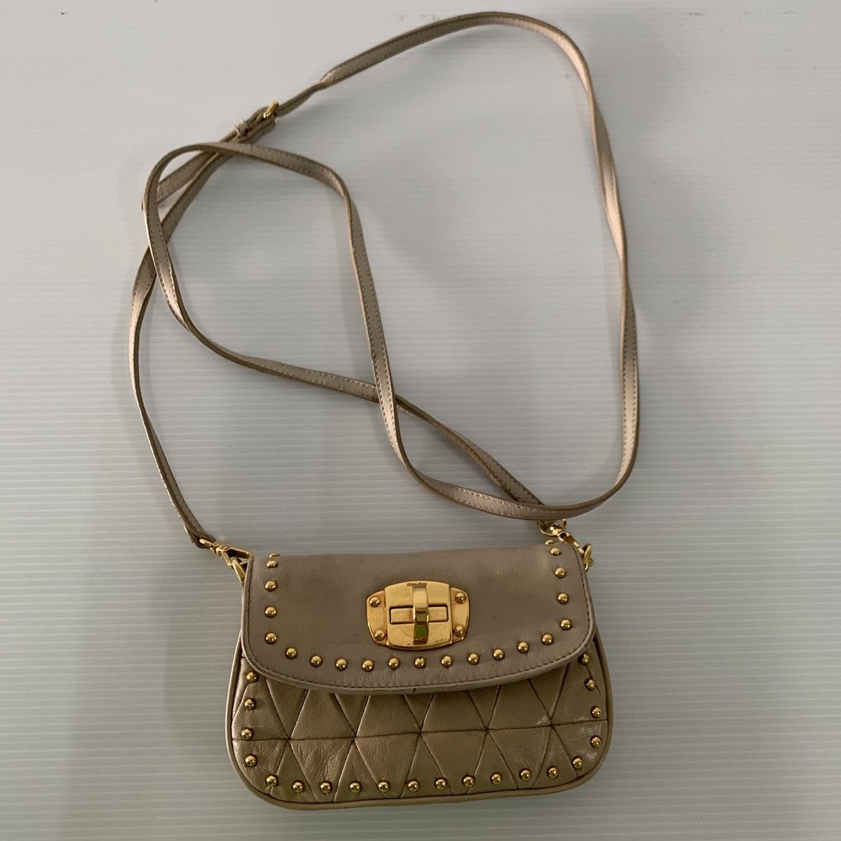 Miu Miu Miu Miu Small Card Coin Slingbag Rare Design Size ONE SIZE - 2 Thumbnail