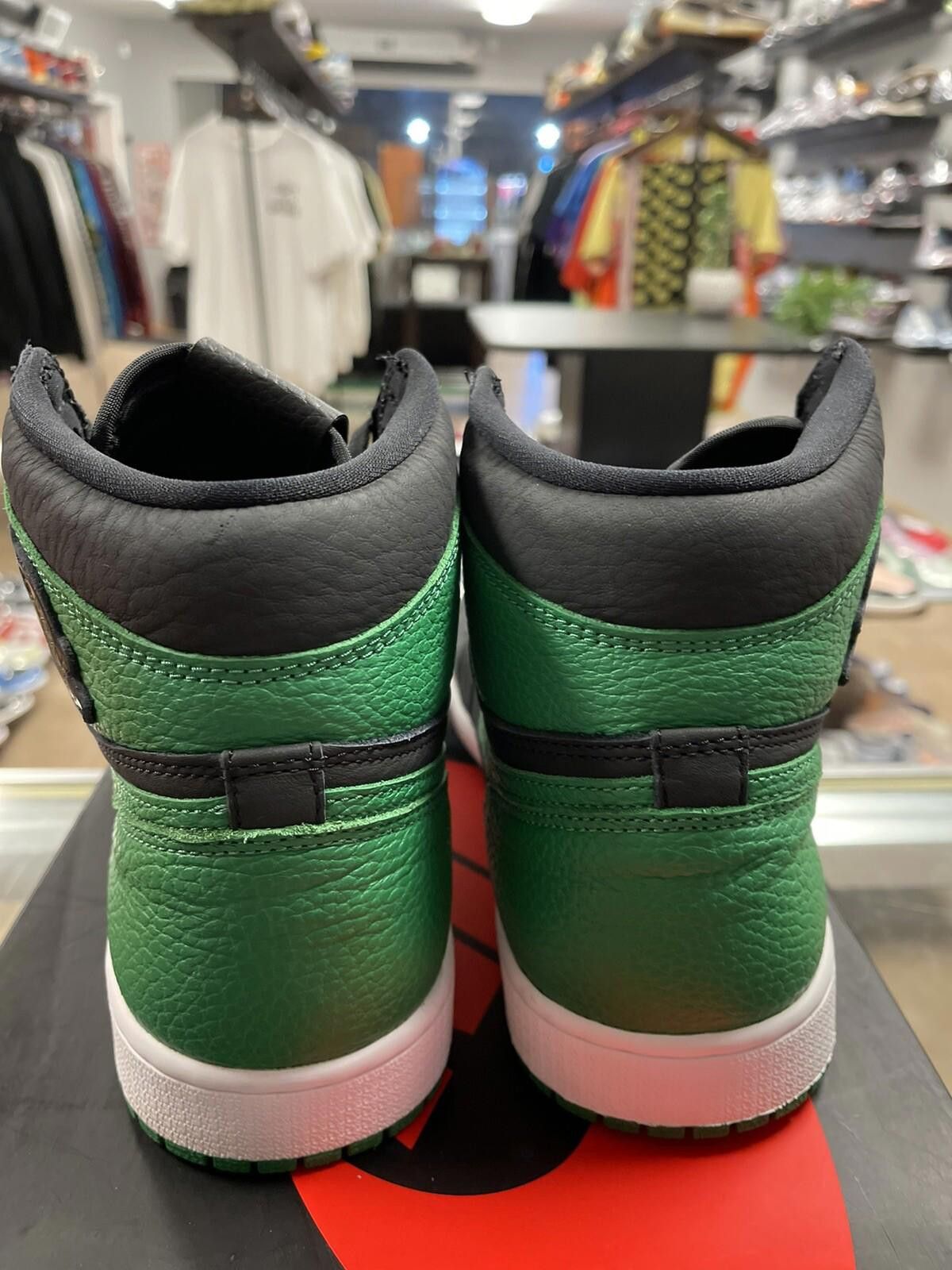 Jordan Brand Size 10.5 - Jordan 1 Retro High OG Pine Green 2.0 555088-030 Size US 10.5 / EU 43-44 - 4 Thumbnail